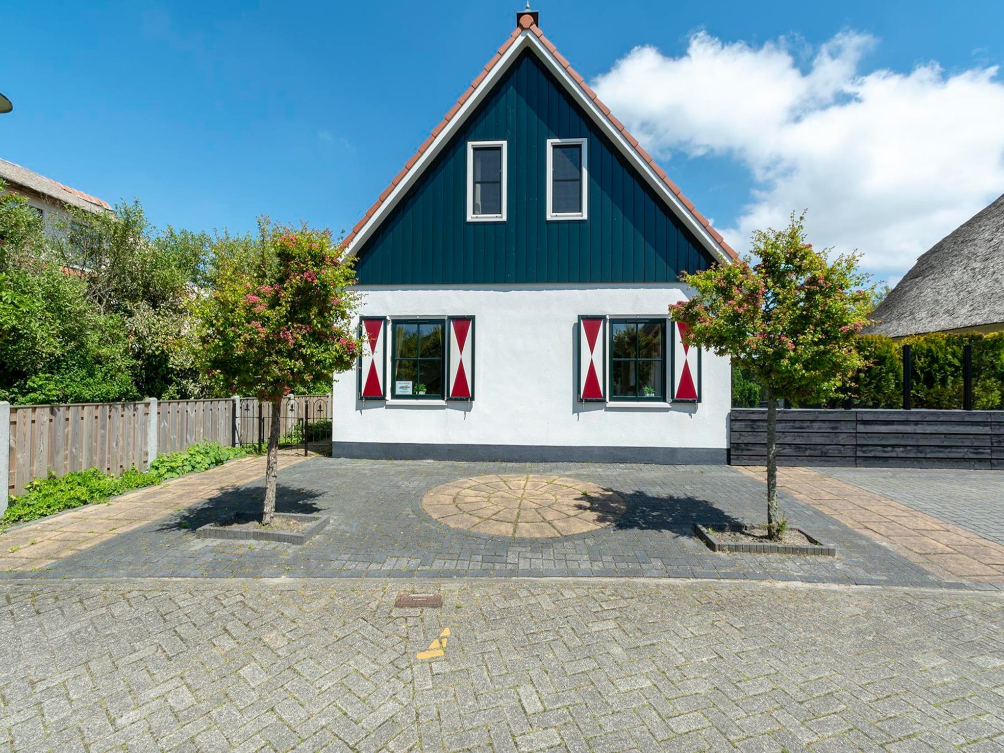 De buitenkant van De Buitenplaats 97 in Callantsoog