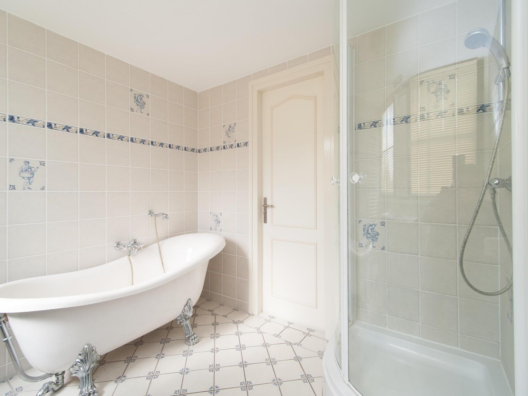 De badkamer van De Buitenplaats 97 in Callantsoog