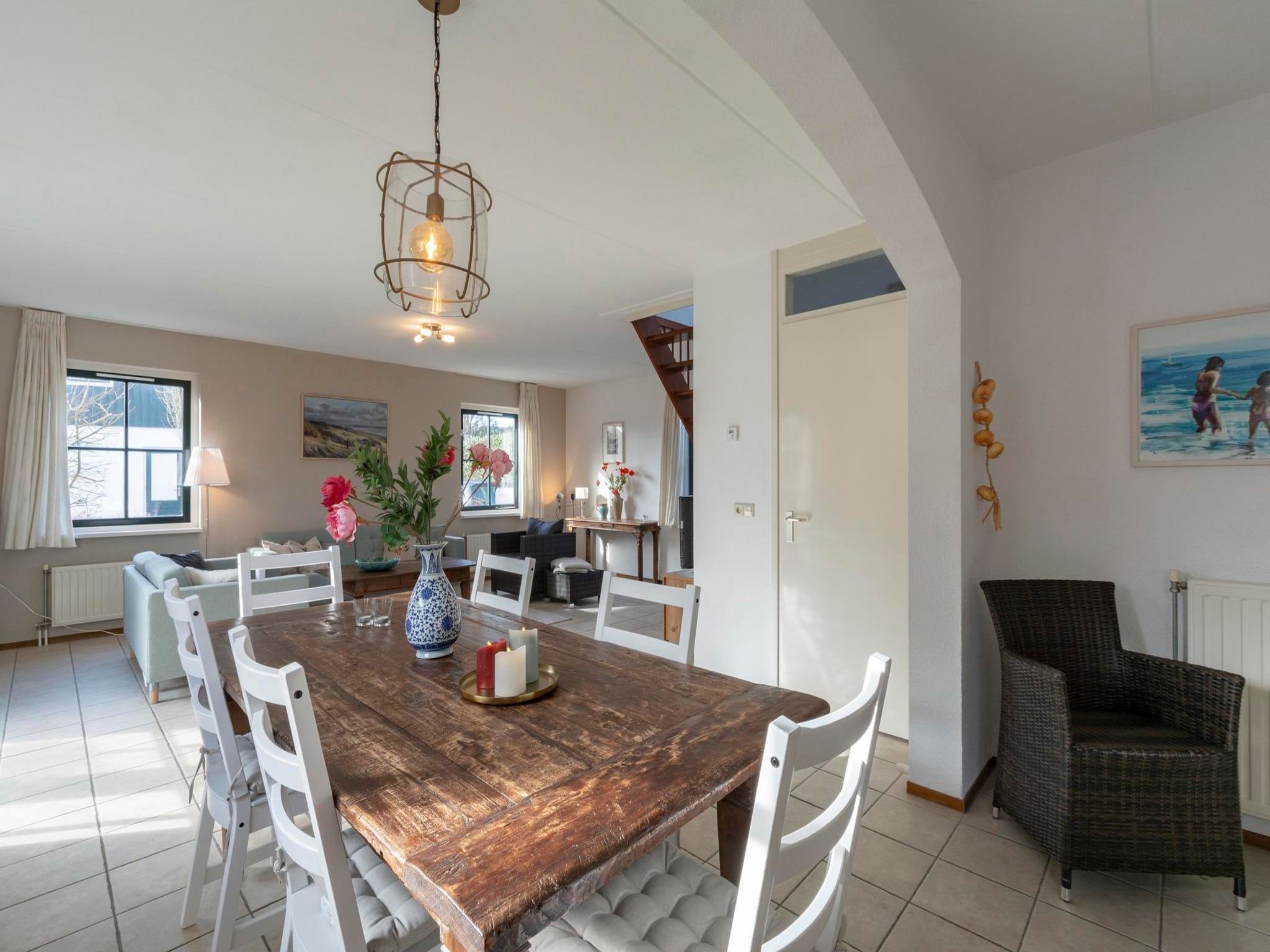 De eetkamer van De Buitenplaats 98 in Callantsoog