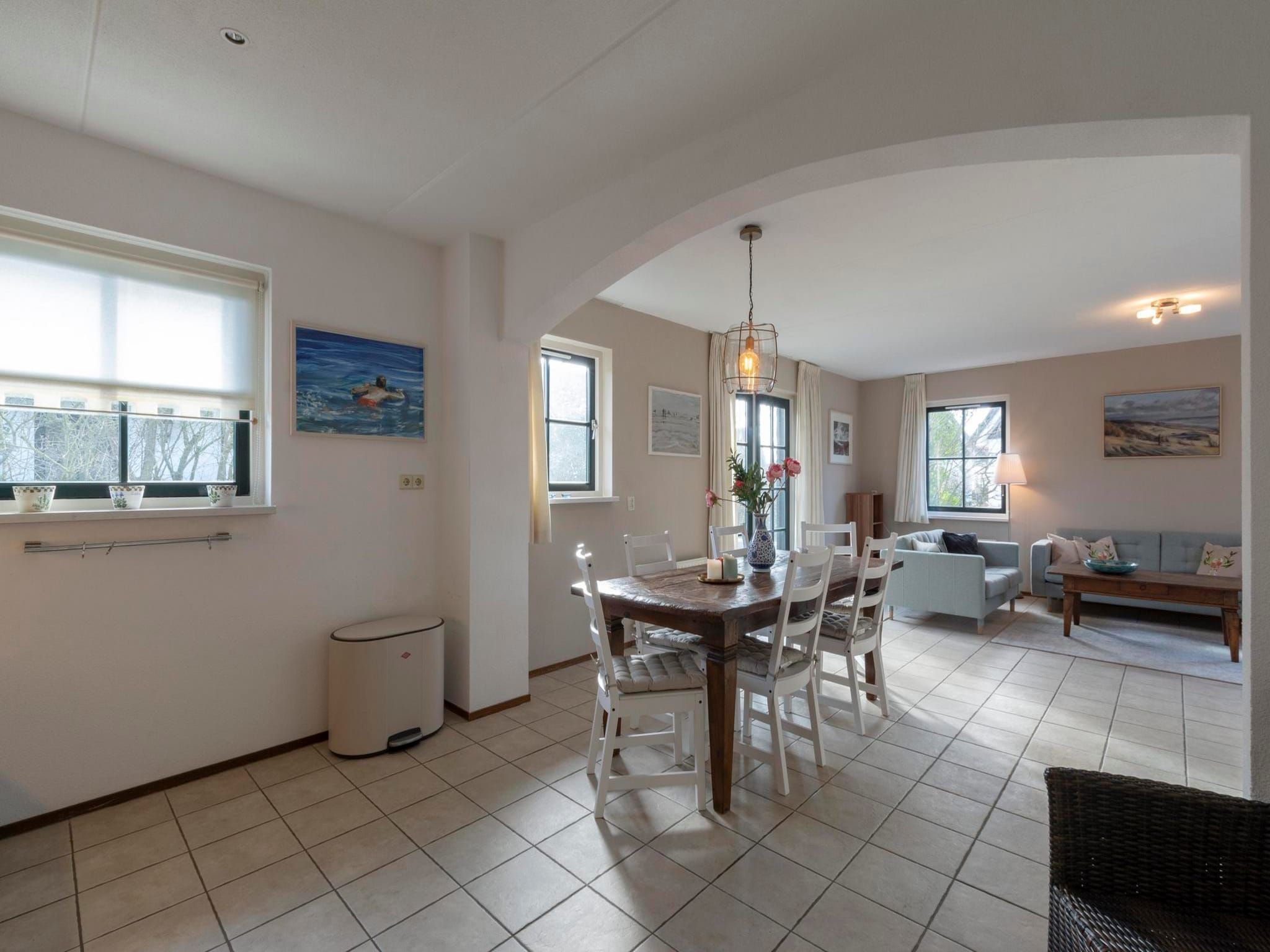 De eetkamer van De Buitenplaats 98 in Callantsoog