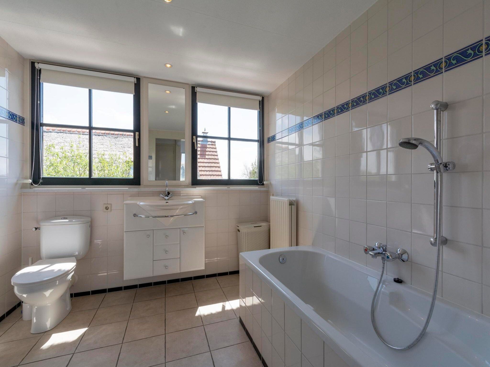 De badkamer van De Buitenplaats 98 in Callantsoog