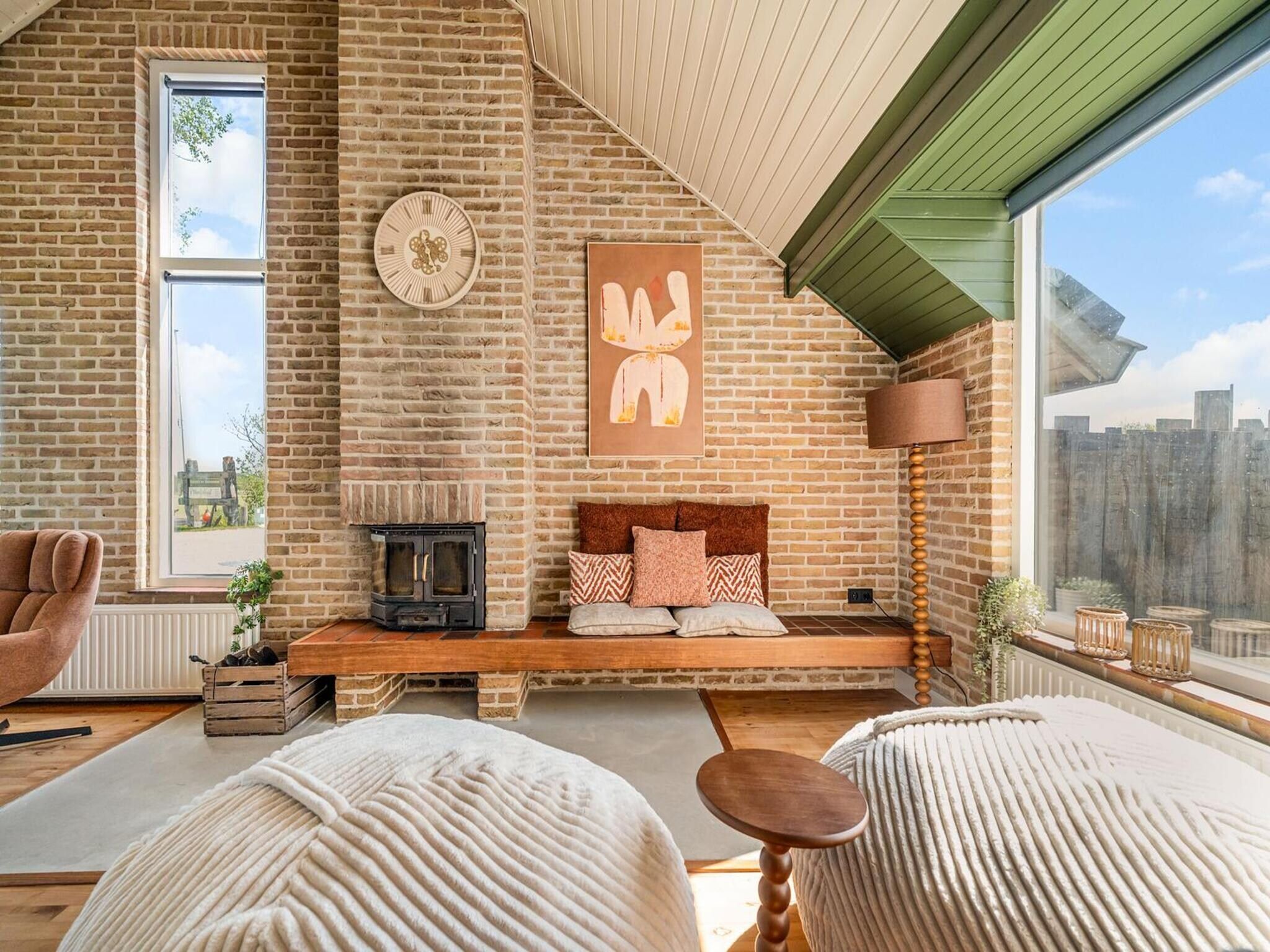 De woonkamer van Villa Zuidwester in Callantsoog