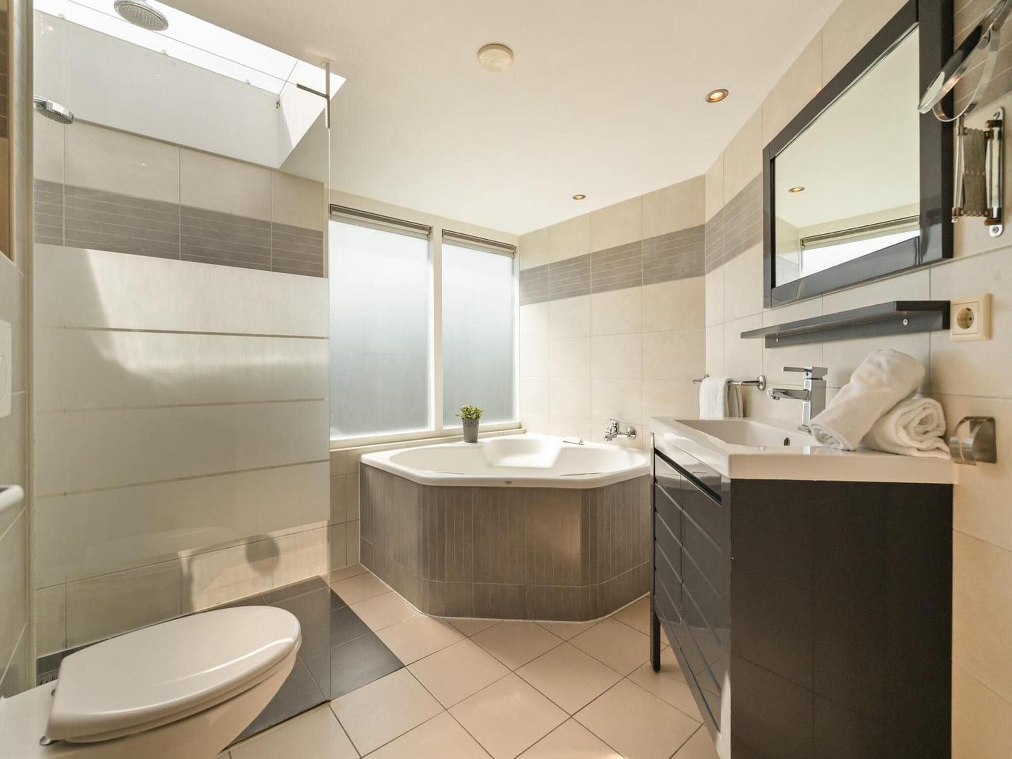 De badkamer van Villa Zuidwester in Callantsoog