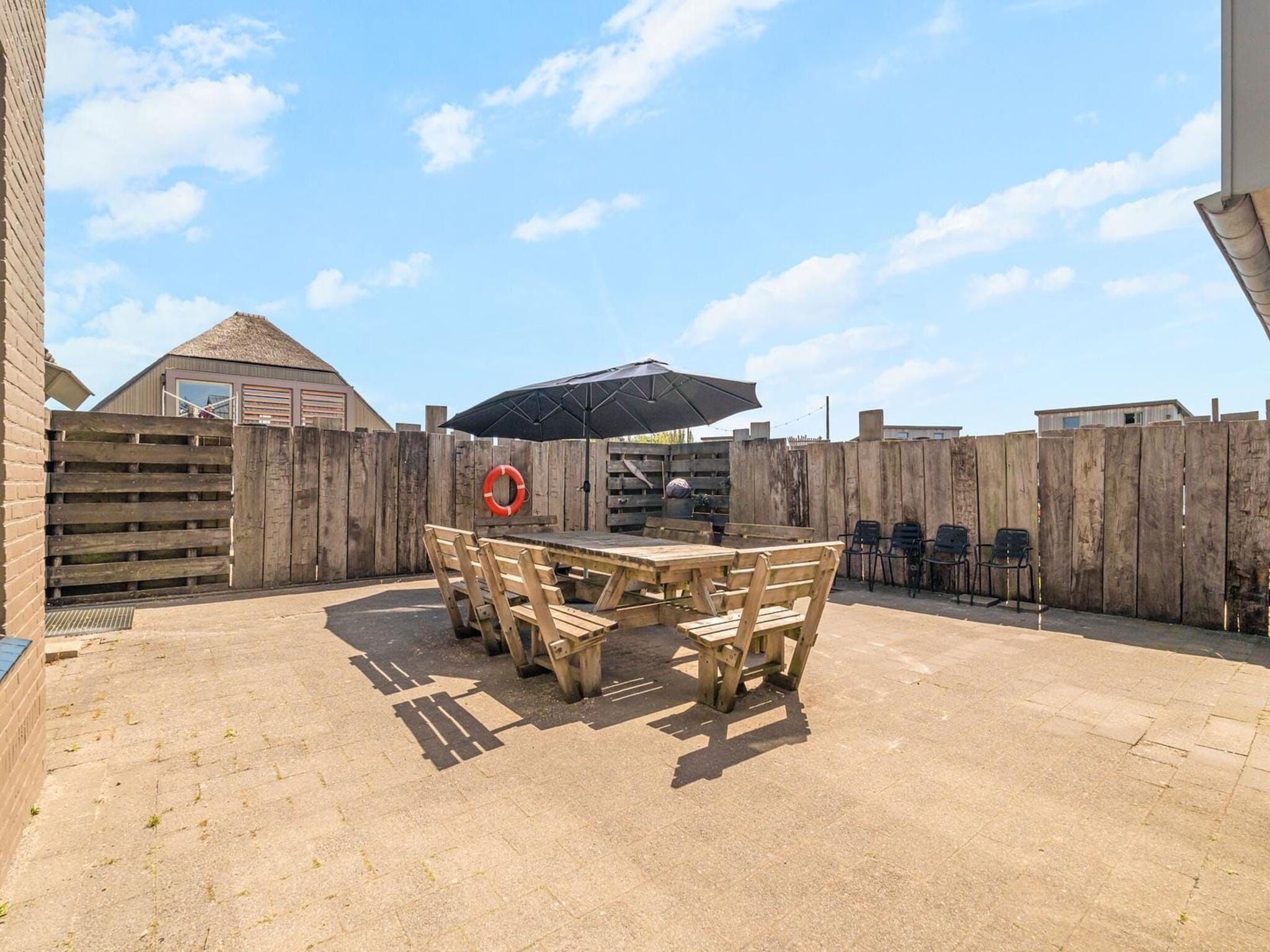 Het terras van Villa Zuidwester in Callantsoog