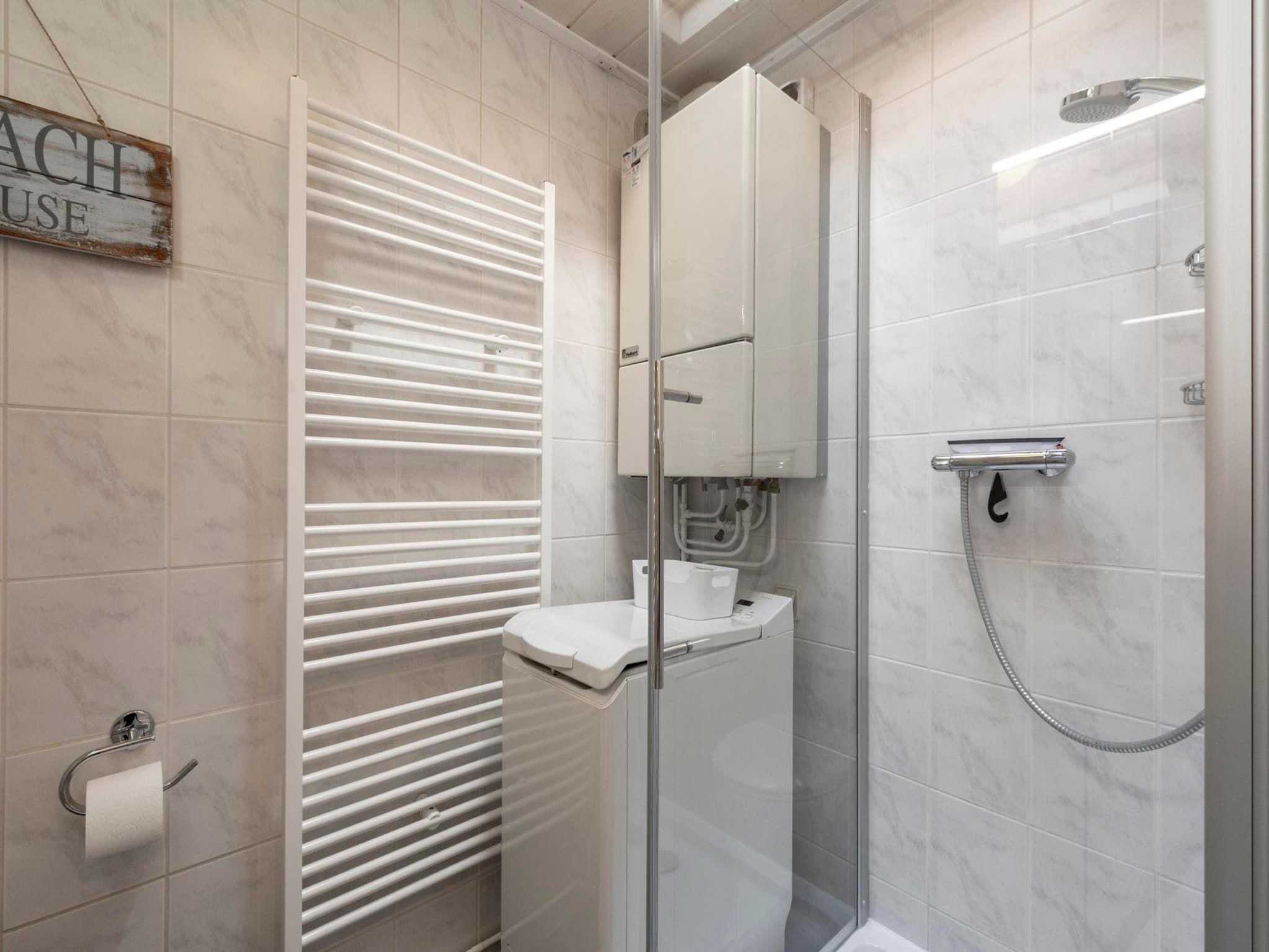 De badkamer van Garnekuul 44 in Callantsoog