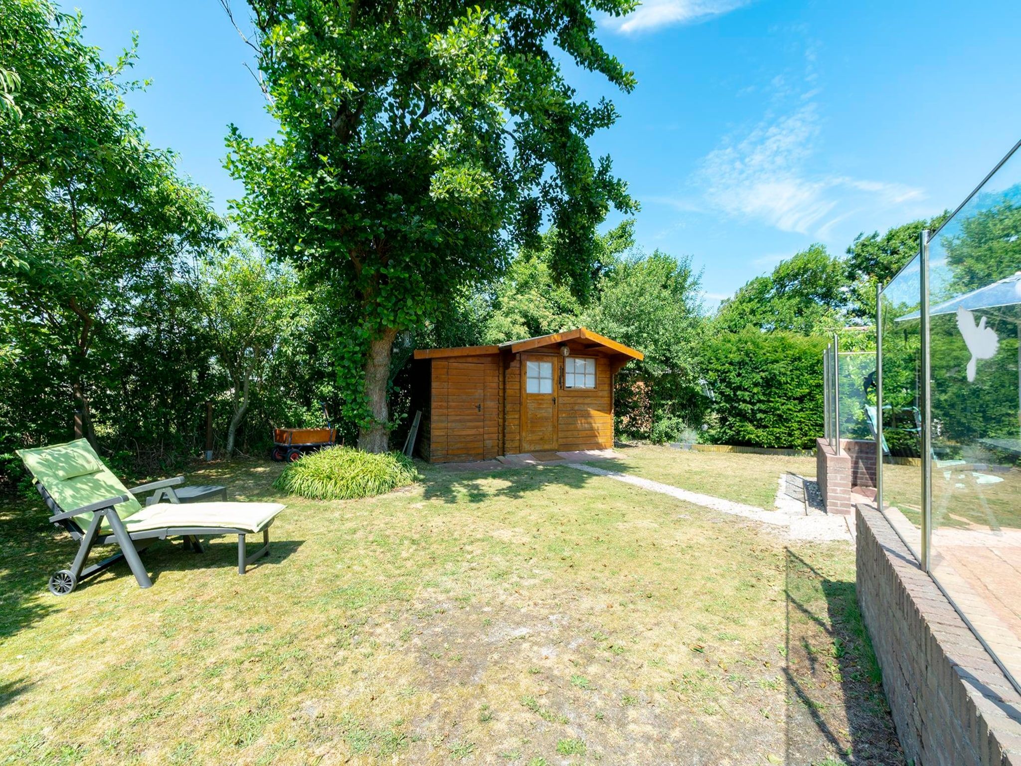 De tuin van Garnekuul 44 in Callantsoog