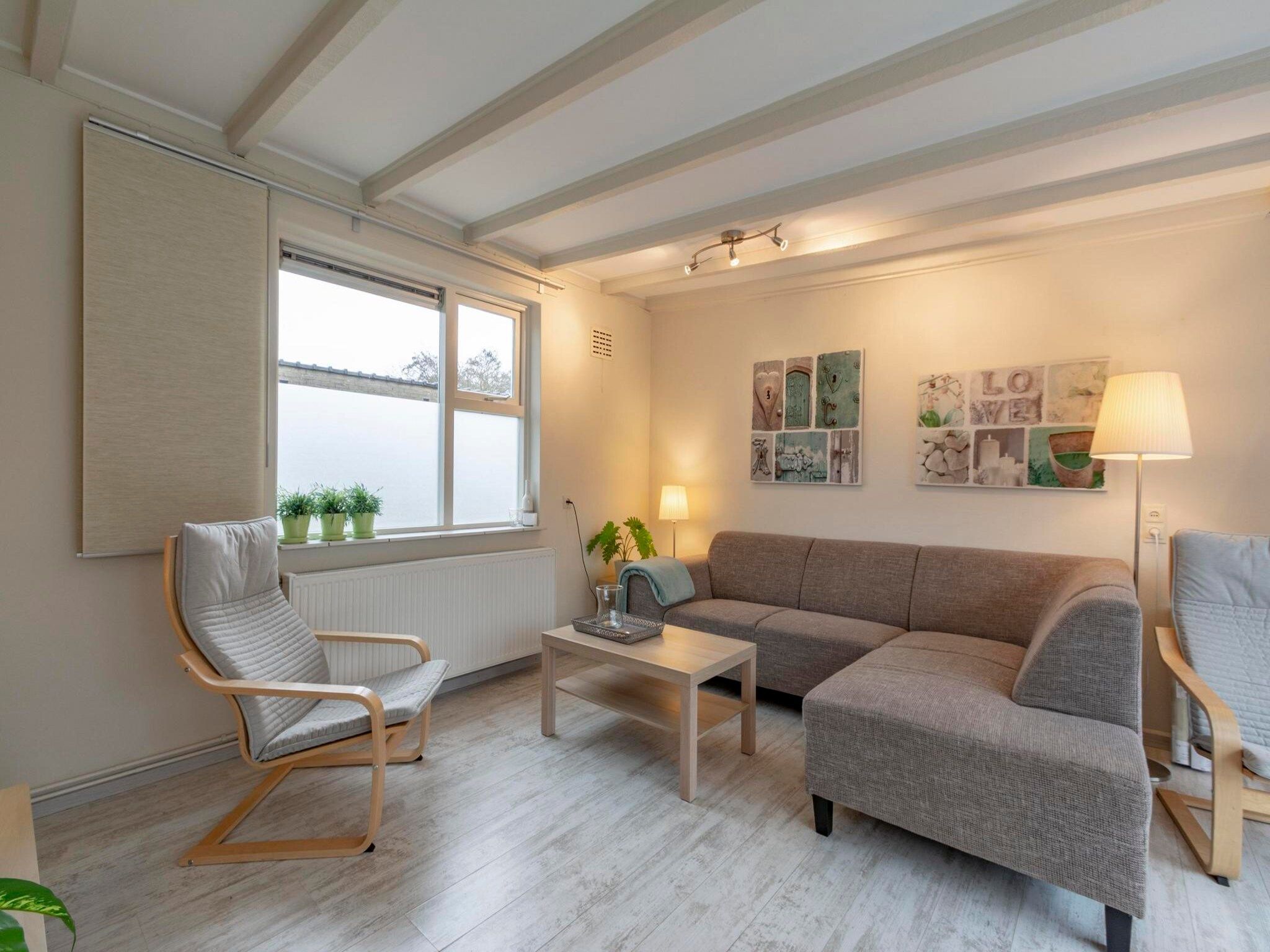 De woonkamer van Duinland 181 in Sint Maartenszee