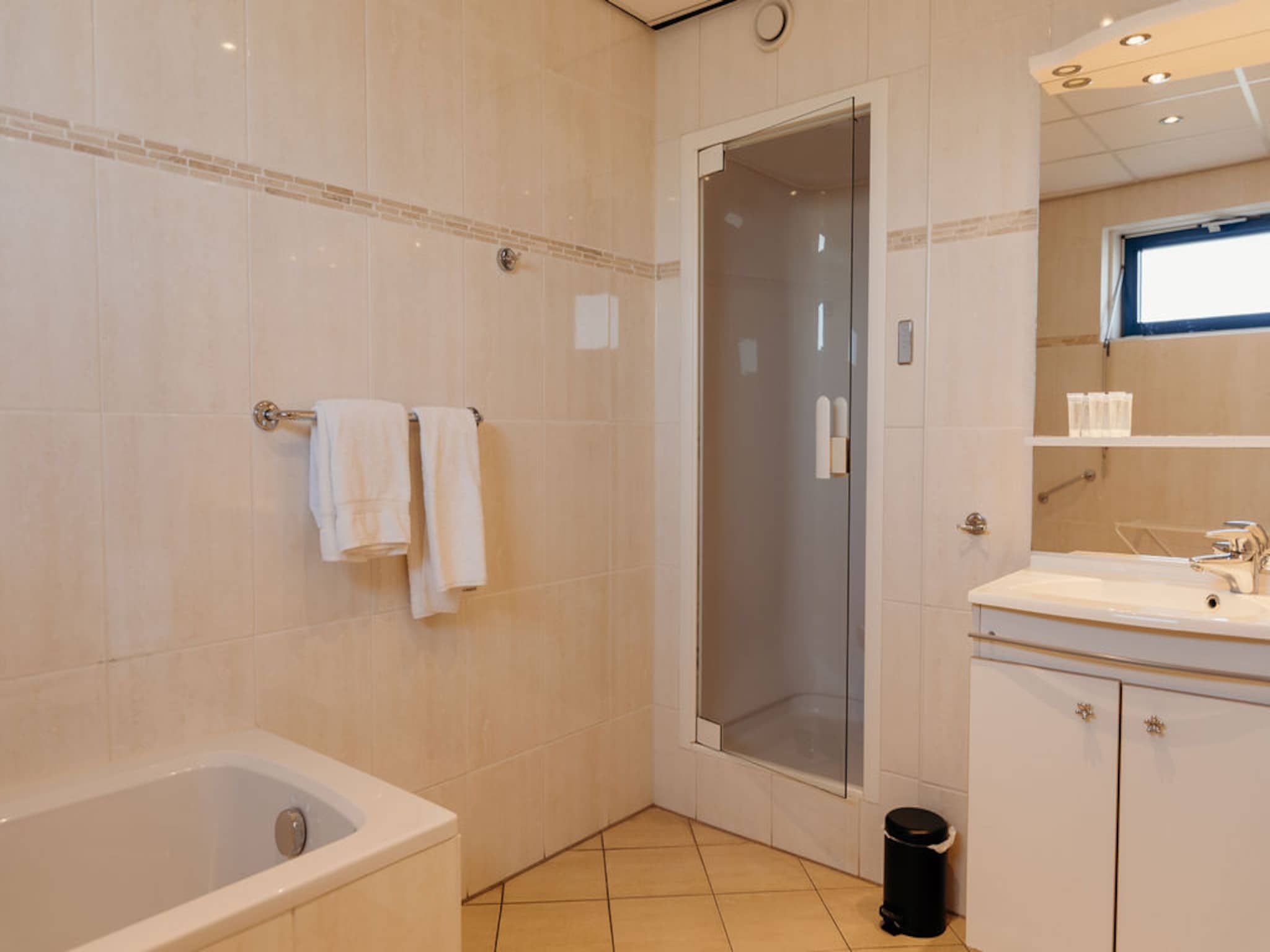 De badkamer van De Vlijt - First class A in De Cocksdorp