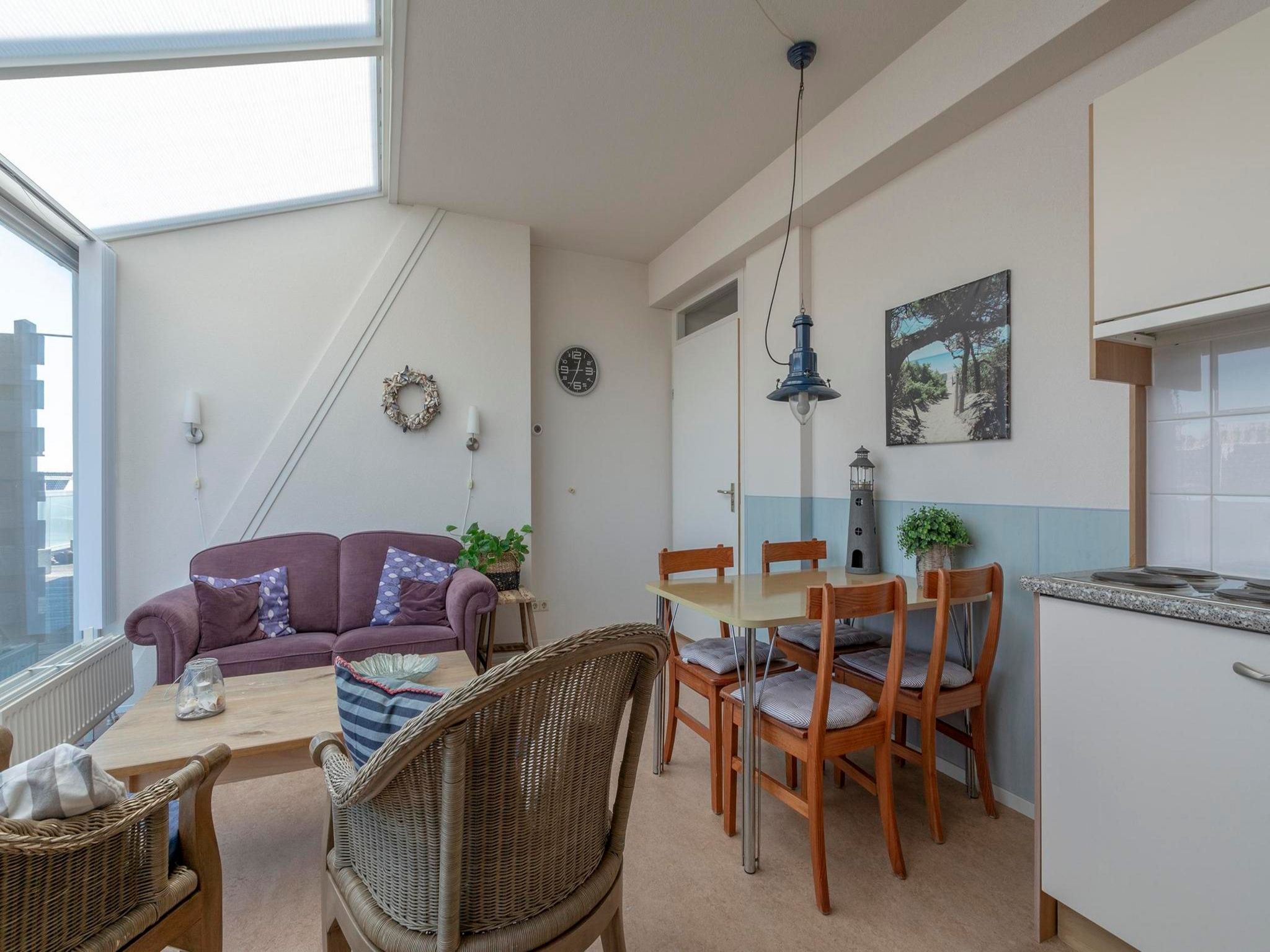 De woonkamer van Dorpsplein 23E in Callantsoog