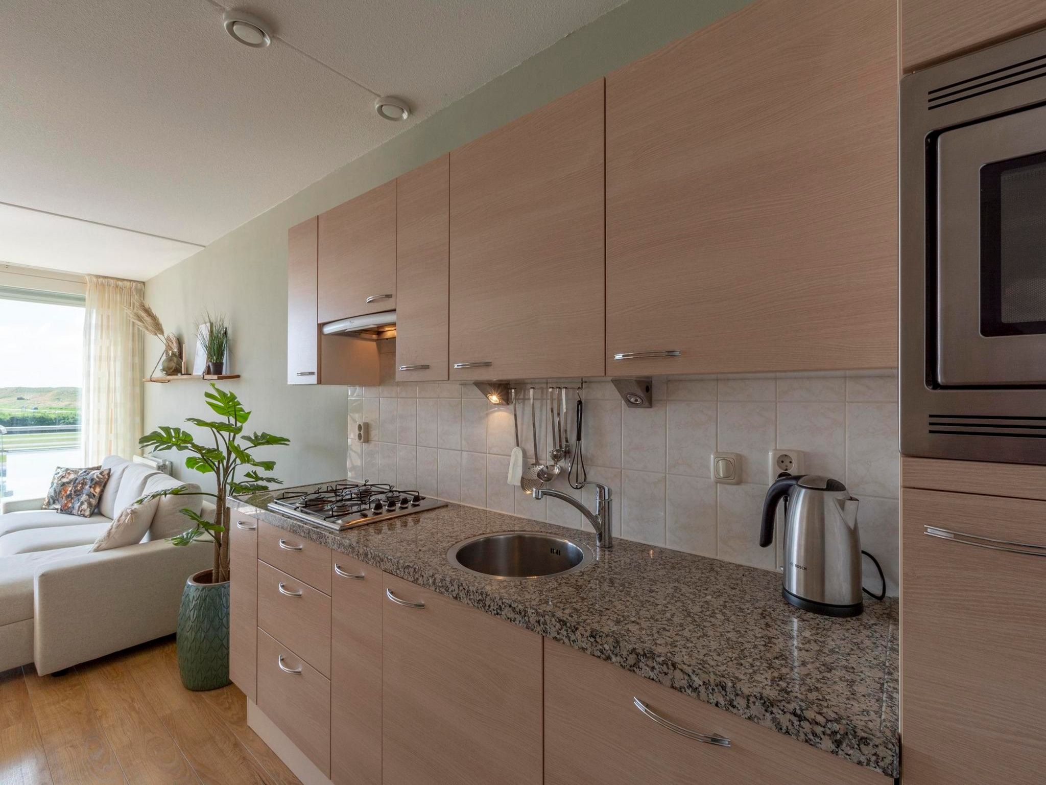 De keuken van Duinerei B202 in Groote Keeten