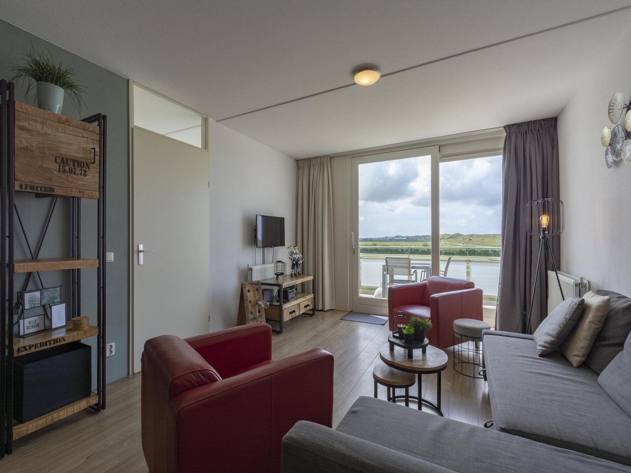 De woonkamer van Duinerei C202 in Groote Keeten