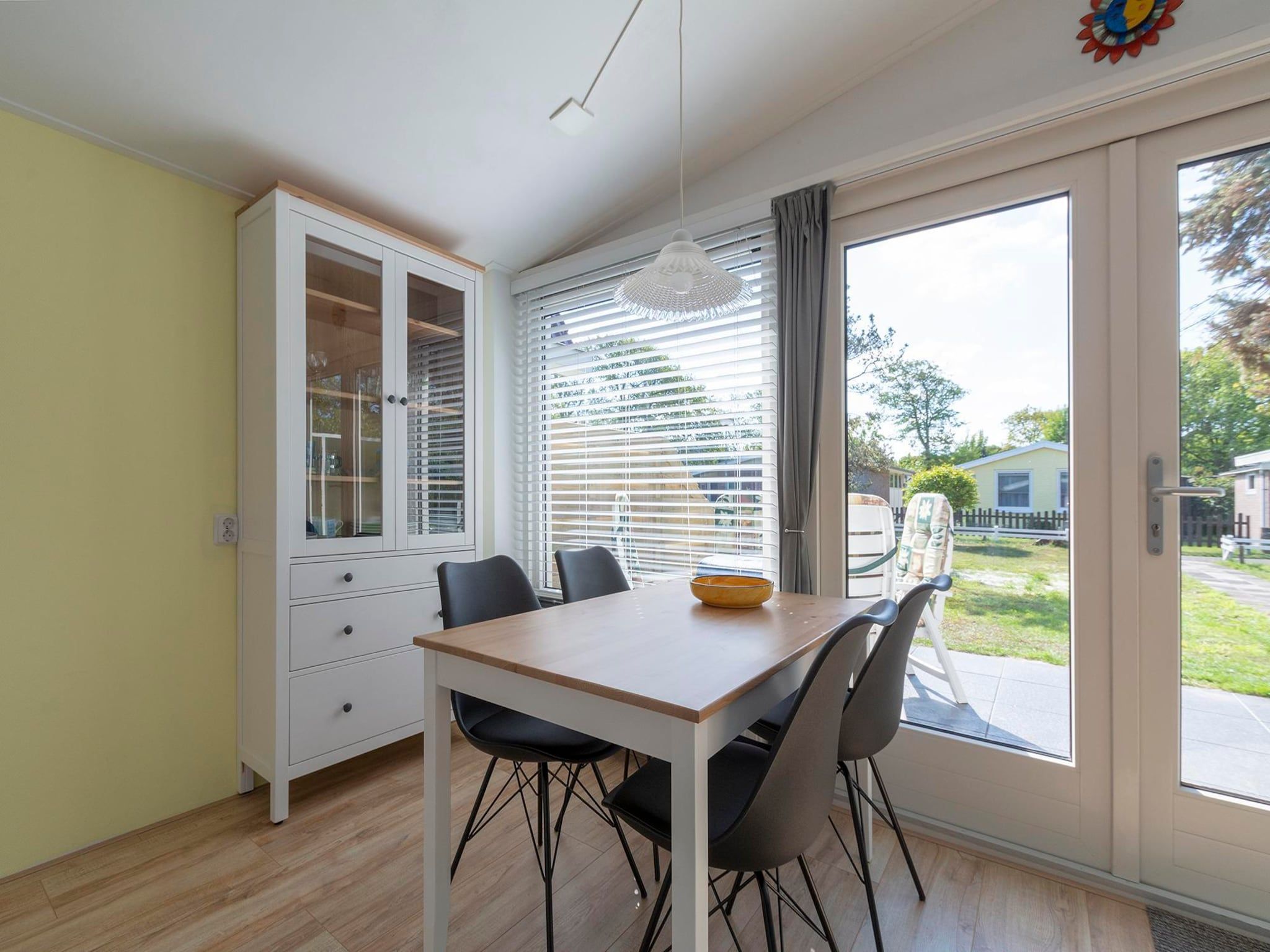 De eetkamer van Garnekuul 52 in Callantsoog