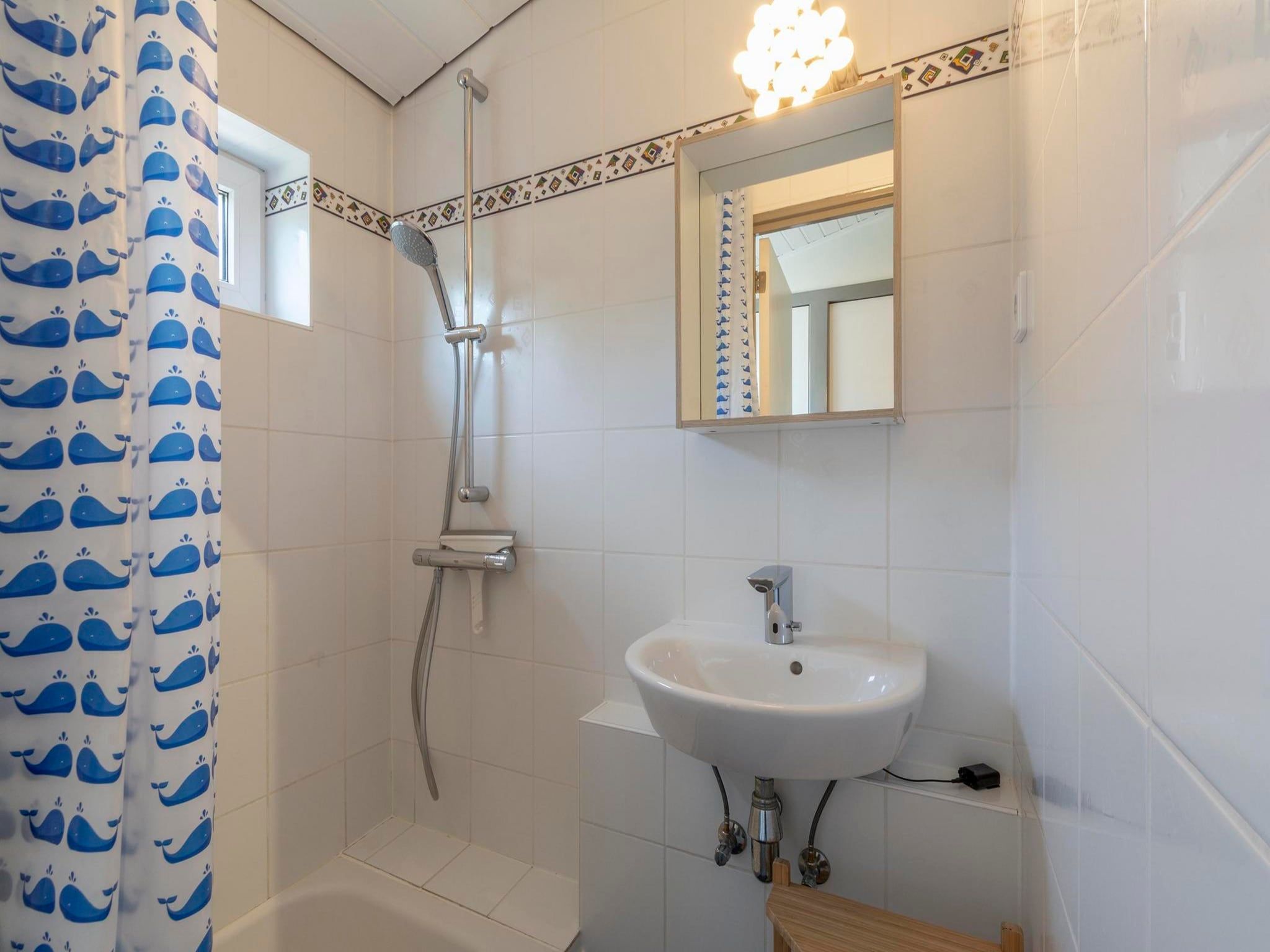 De badkamer van Garnekuul 56 in Callantsoog