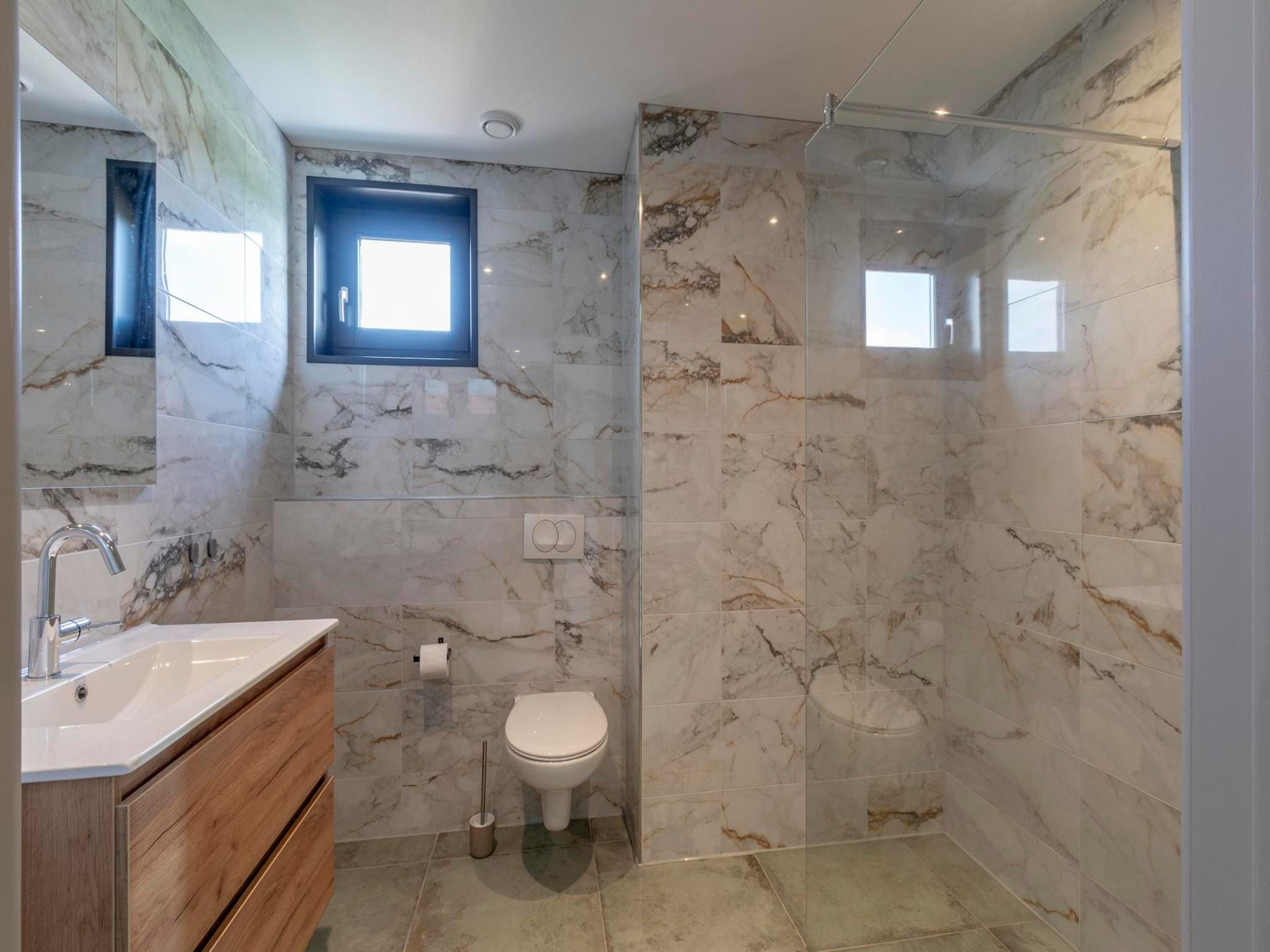 De badkamer van Wellness Villa Lotje in Julianadorp aan Zee
