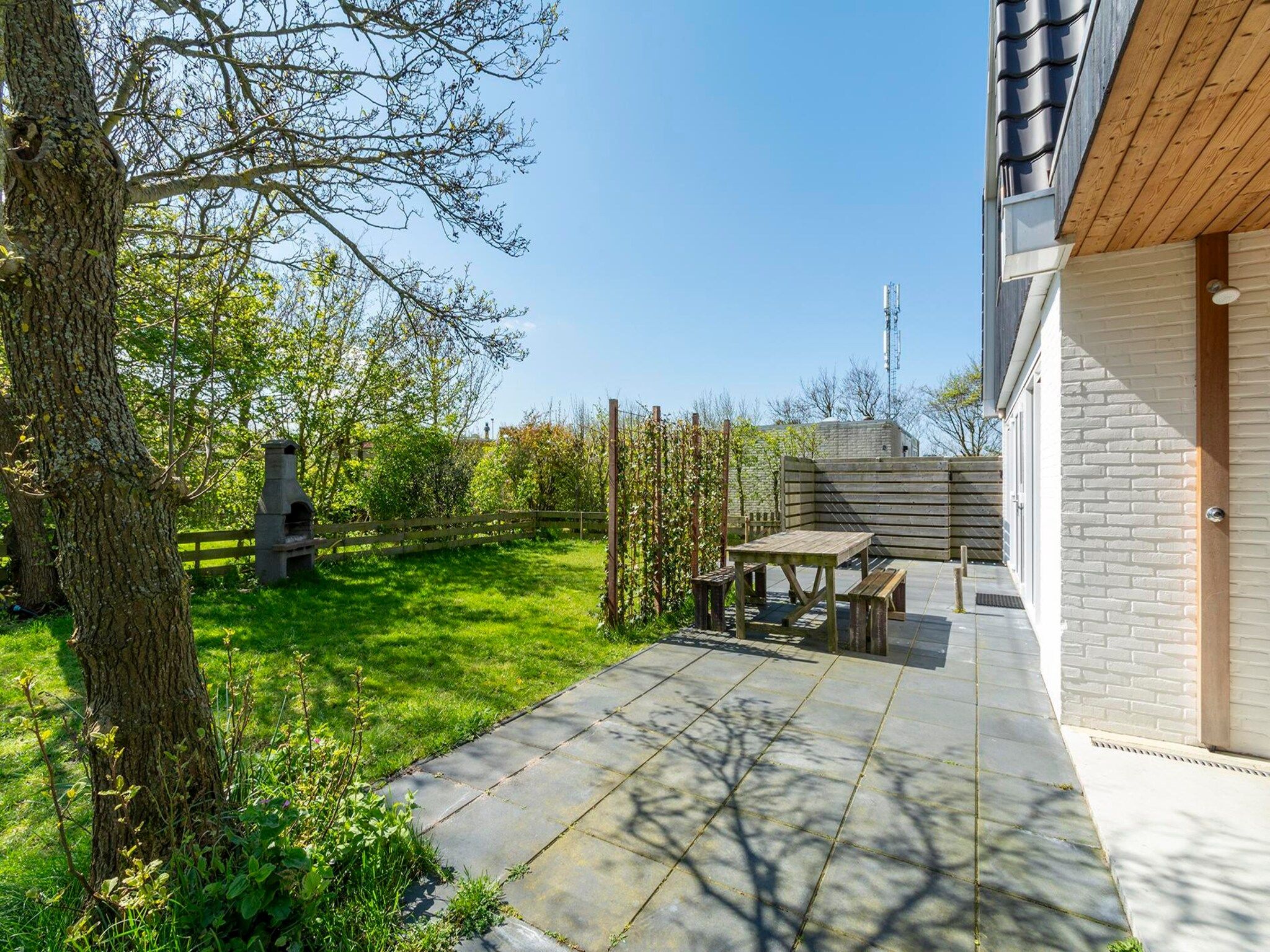Het terras van Garnekuul 6 in Callantsoog