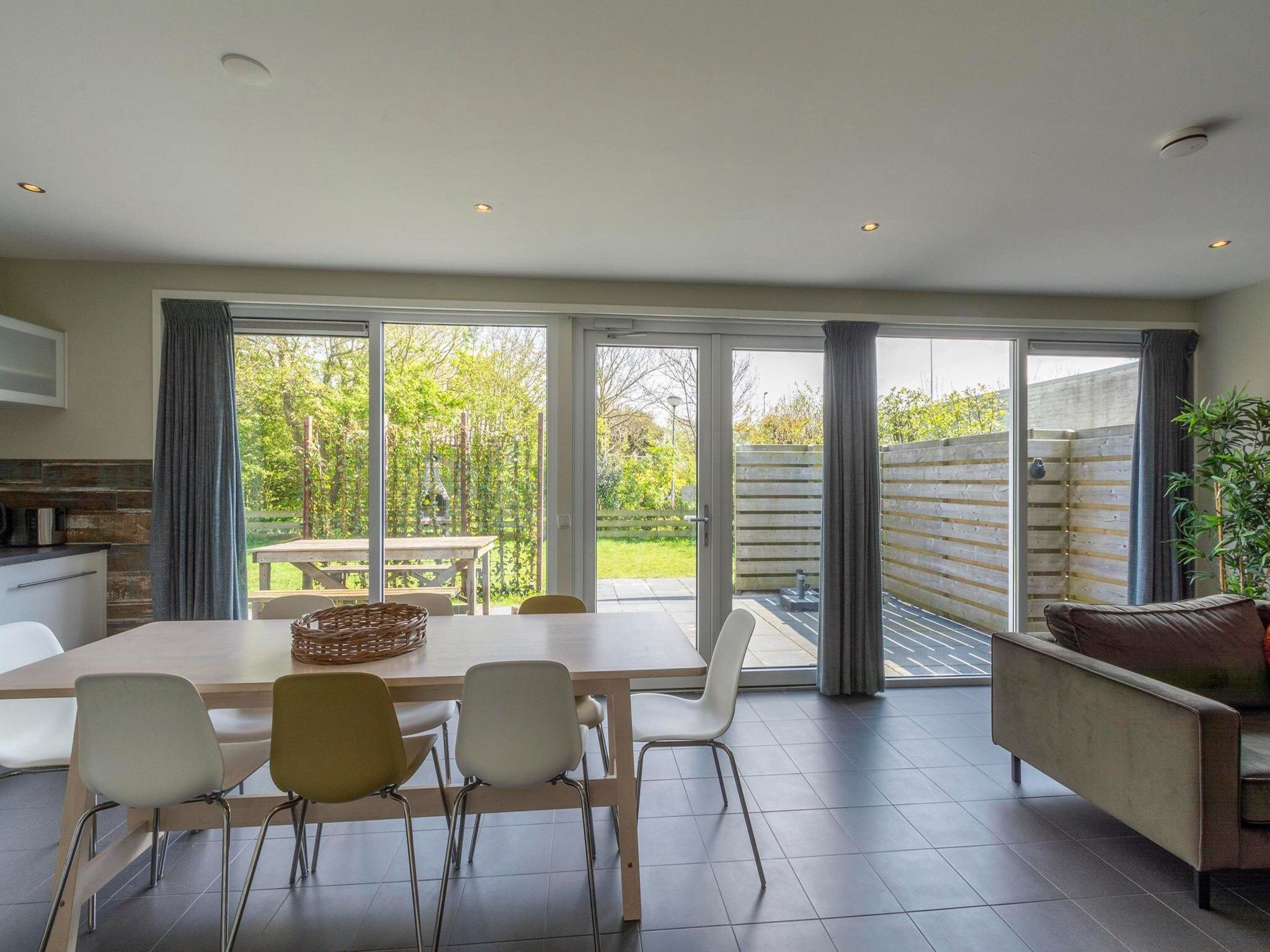 De eetkamer van Garnekuul 6 in Callantsoog