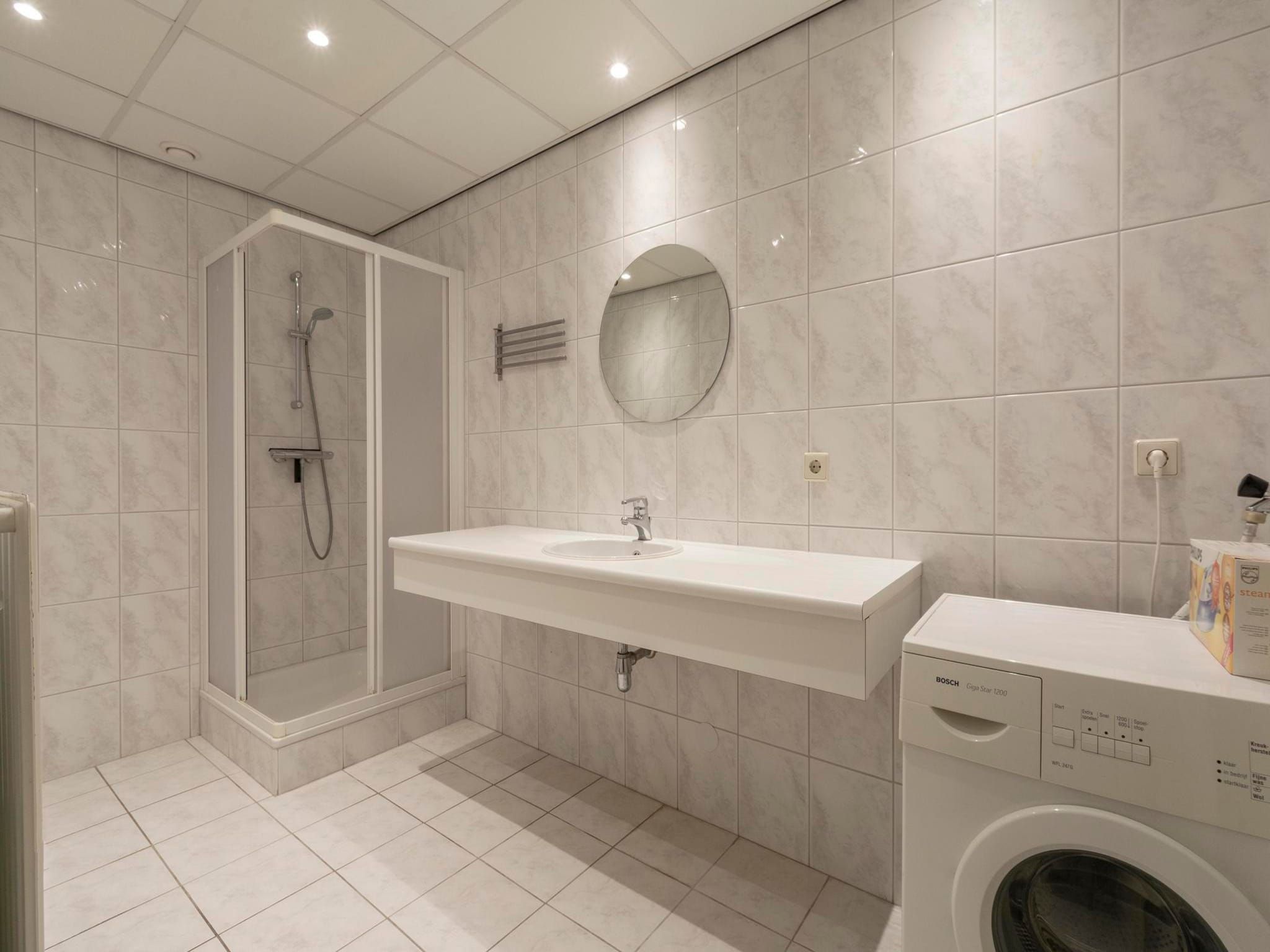 De badkamer van Wijde Blick 103 in Callantsoog