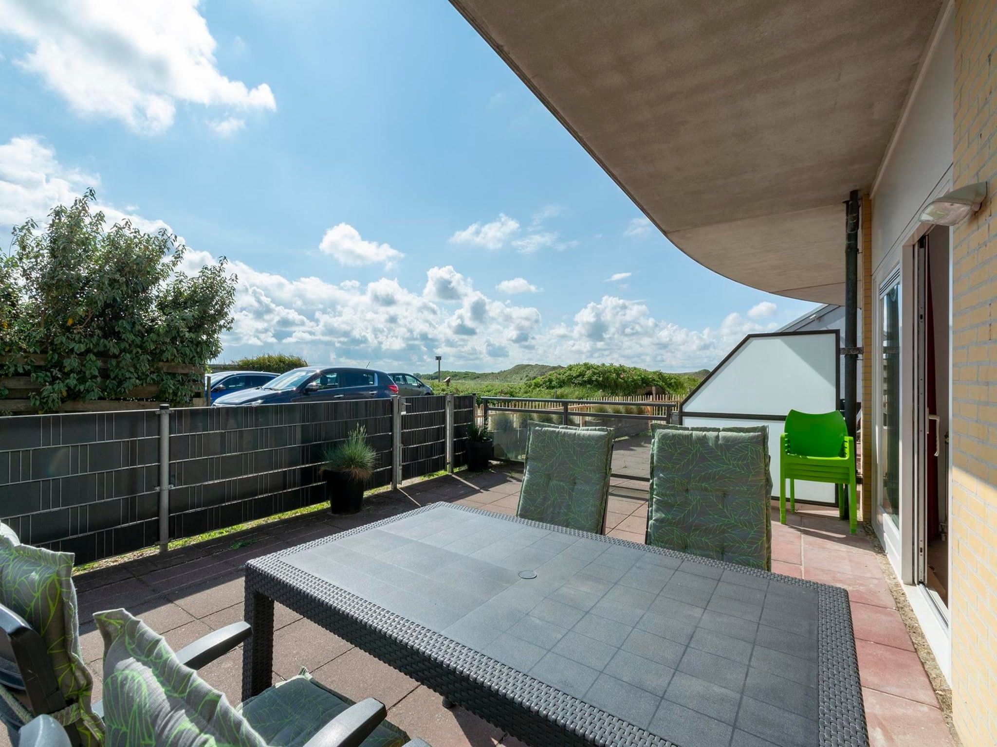 Het terras van Wijde Blick 103 in Callantsoog