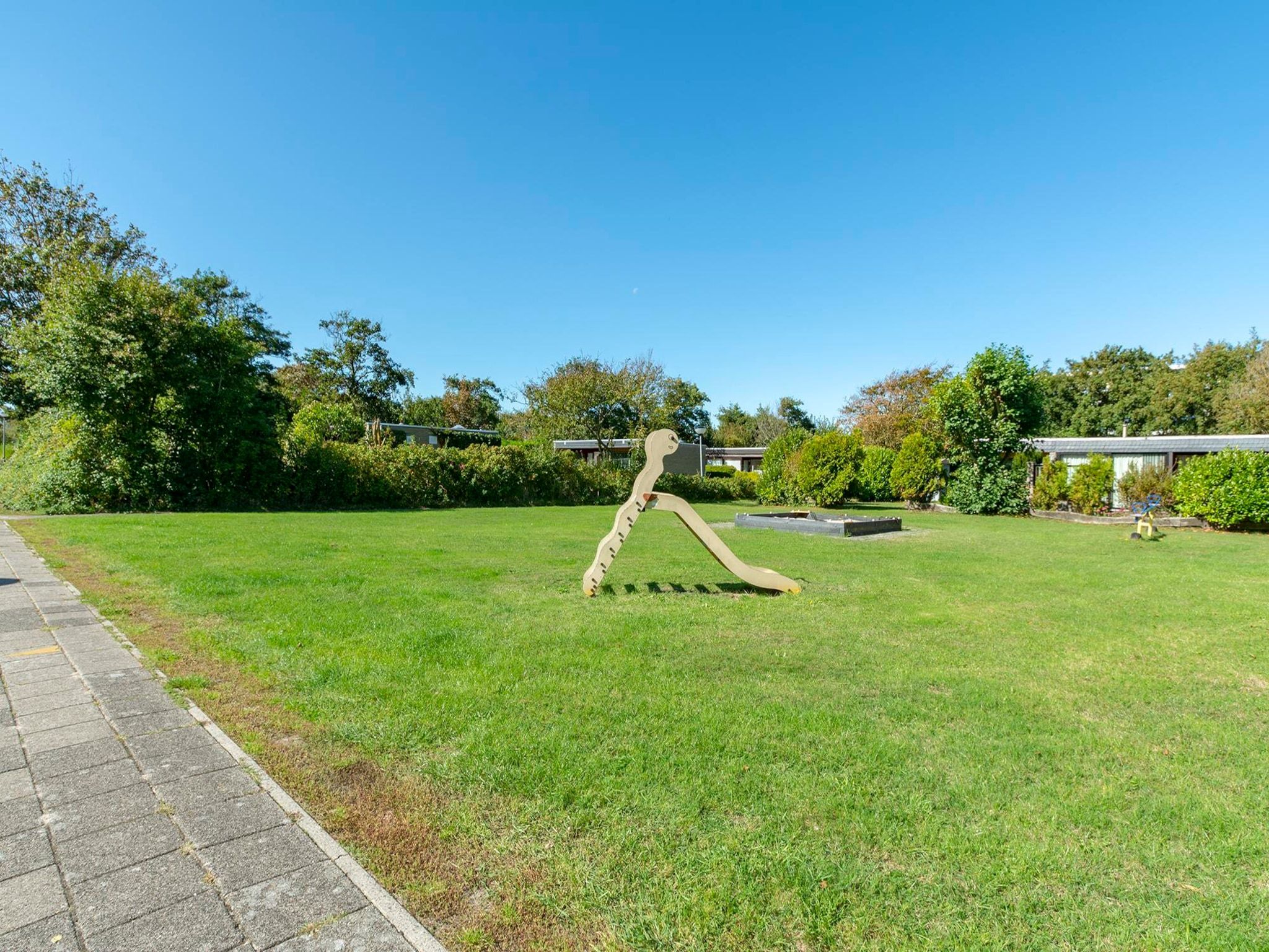 De tuin van Garnekuul 76 in Callantsoog