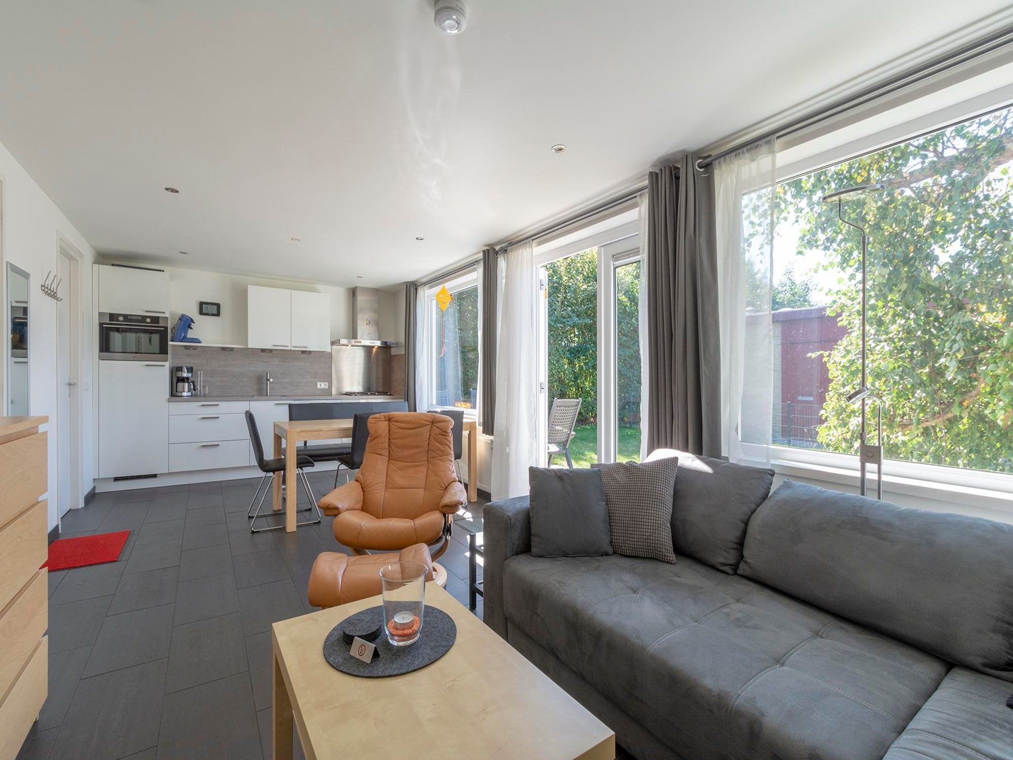 De woonkamer van Garnekuul 76 in Callantsoog