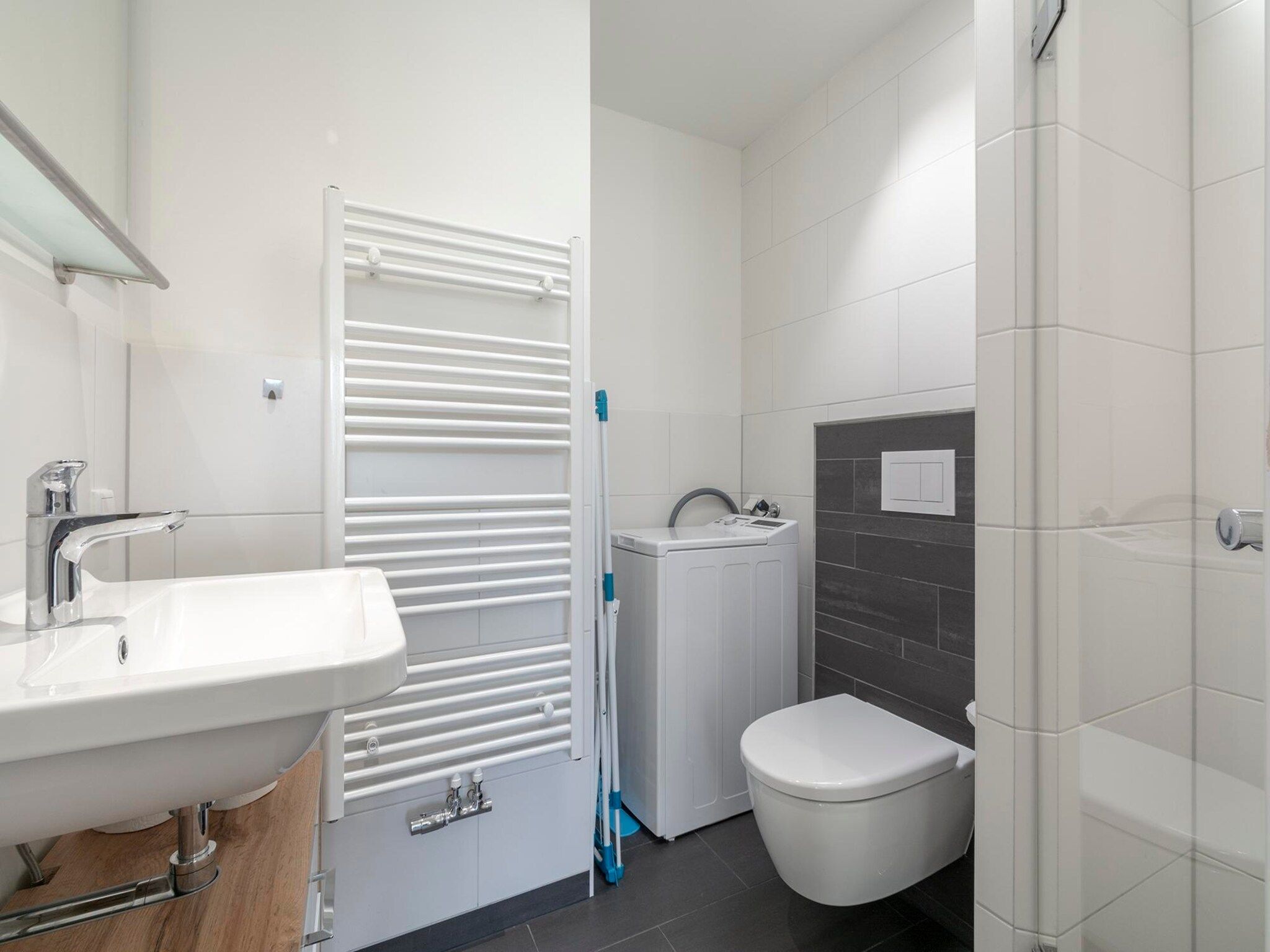 De badkamer van Garnekuul 76 in Callantsoog