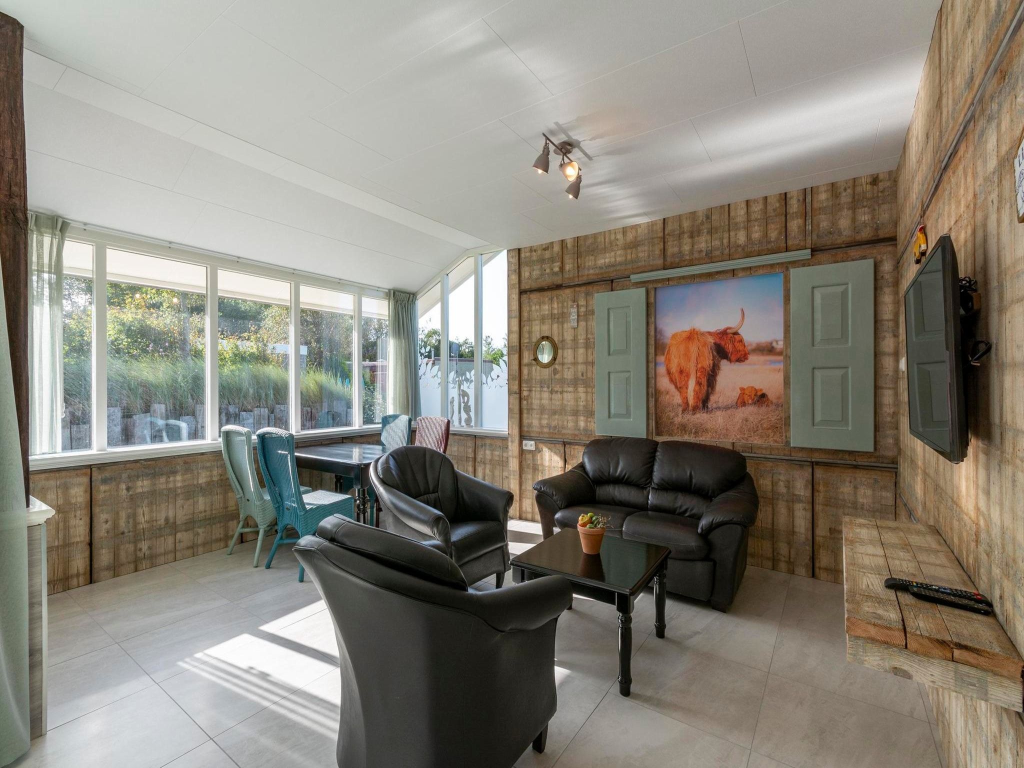 De woonkamer van Garnekuul 90 in Callantsoog