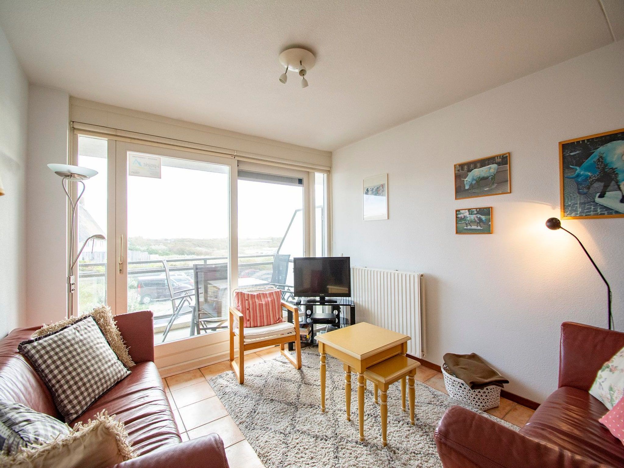 De woonkamer van Wijde Blick 203 in Callantsoog
