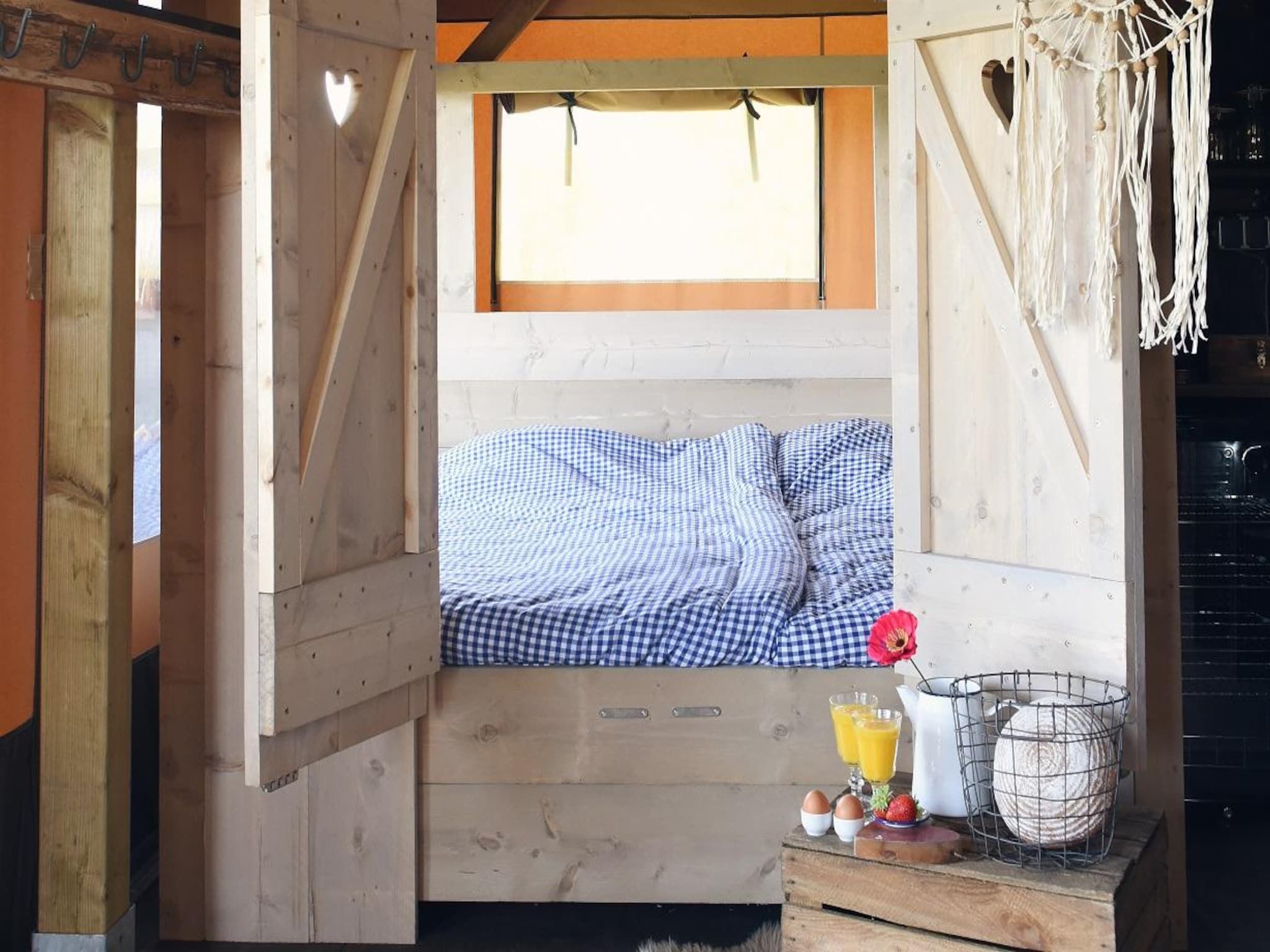 Een slaapkamer van Beach Lodge Groot - Duynpark in Callantsoog