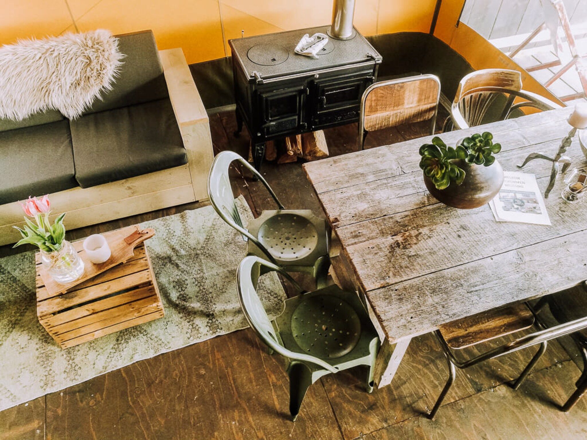 De eetkamer van Beach Lodge Luxe - Duynpark in Callantsoog