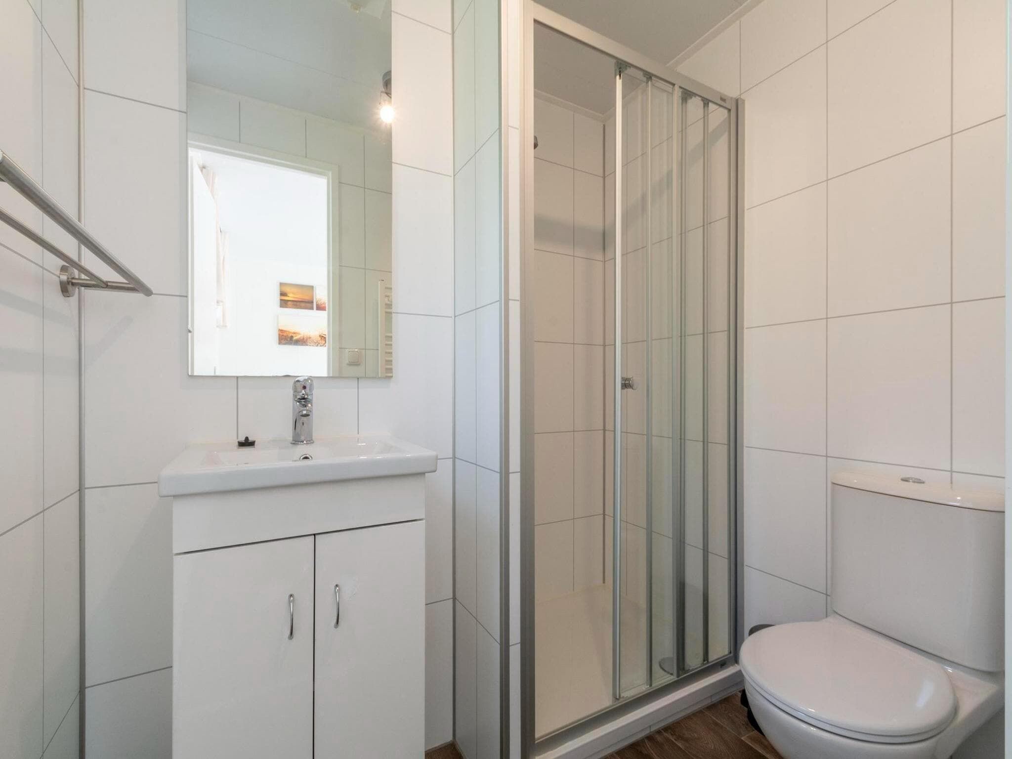 De badkamer van Beach Studio Campanula in Sint Maartenszee