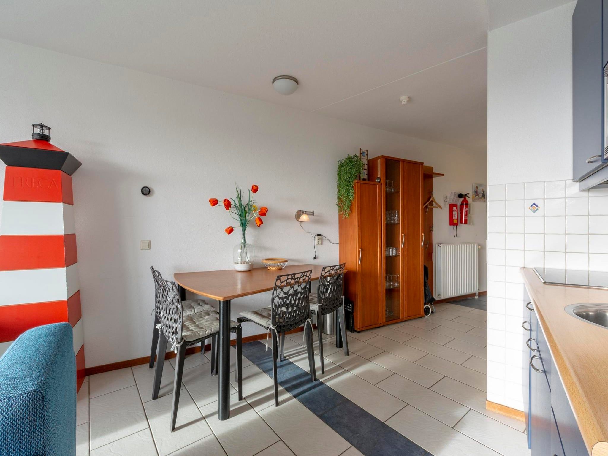 De eetkamer van Wijde Blick 205 in Callantsoog
