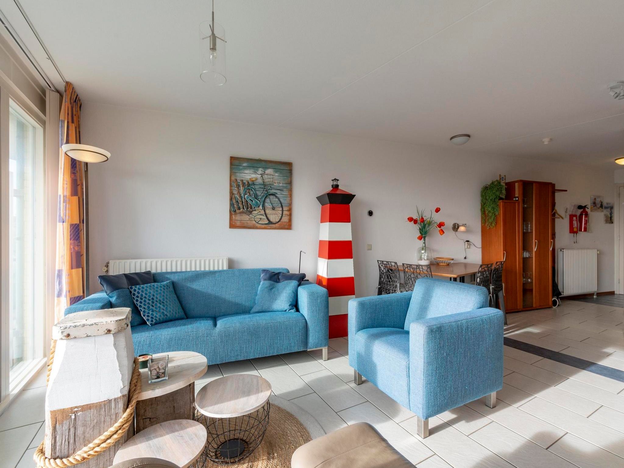 De woonkamer van Wijde Blick 205 in Callantsoog
