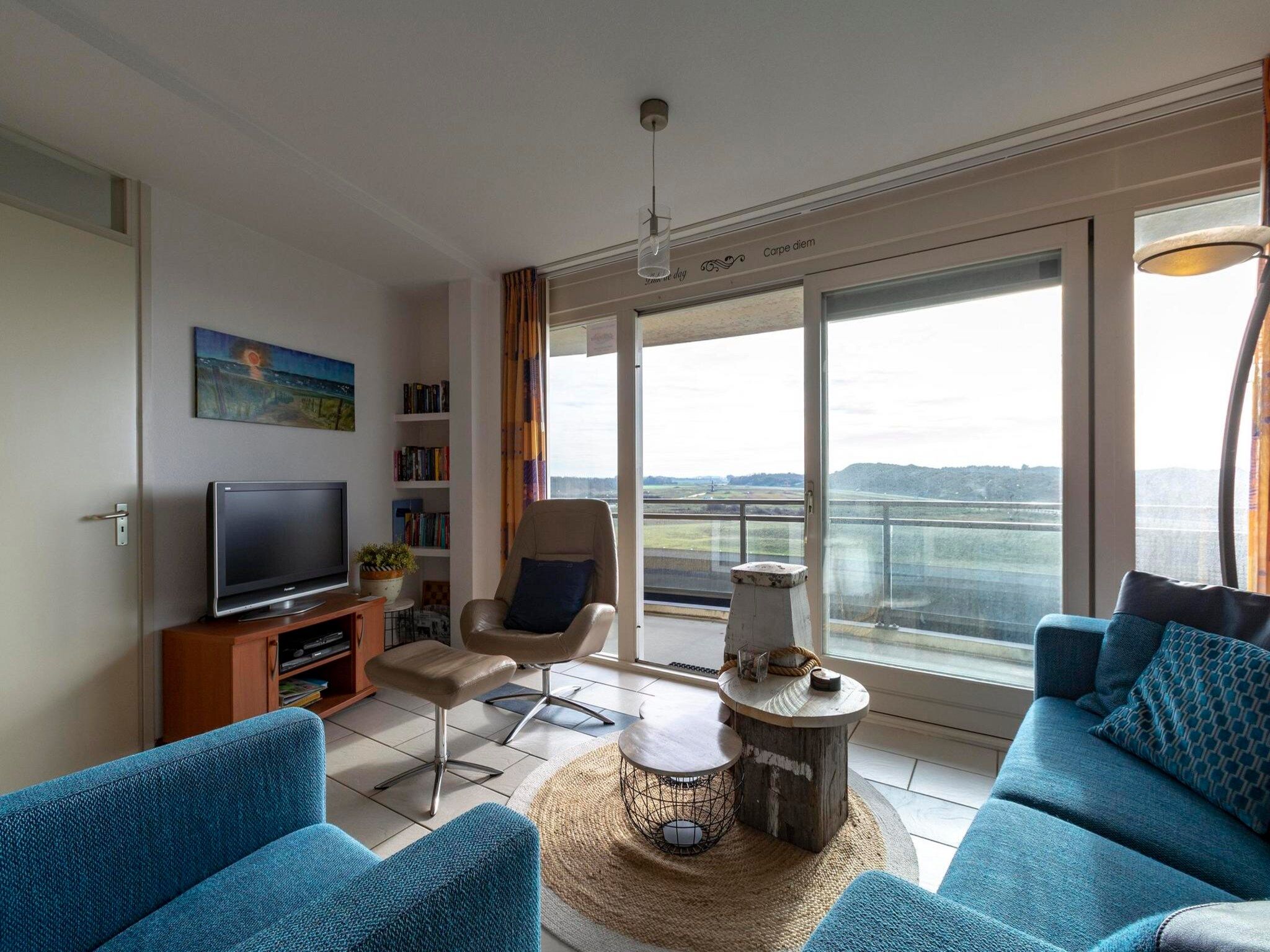 De woonkamer van Wijde Blick 205 in Callantsoog