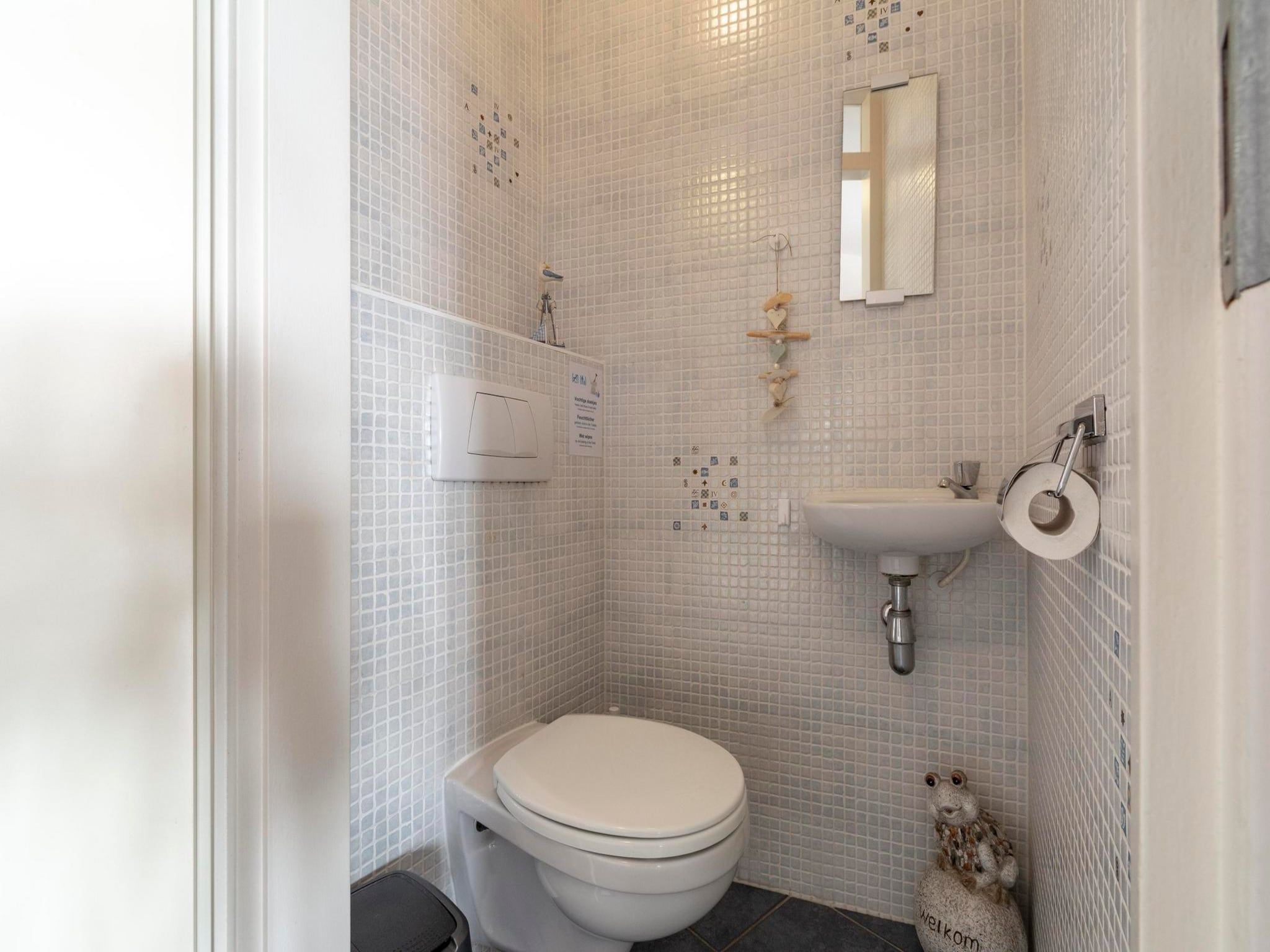 De badkamer van Wijde Blick 205 in Callantsoog
