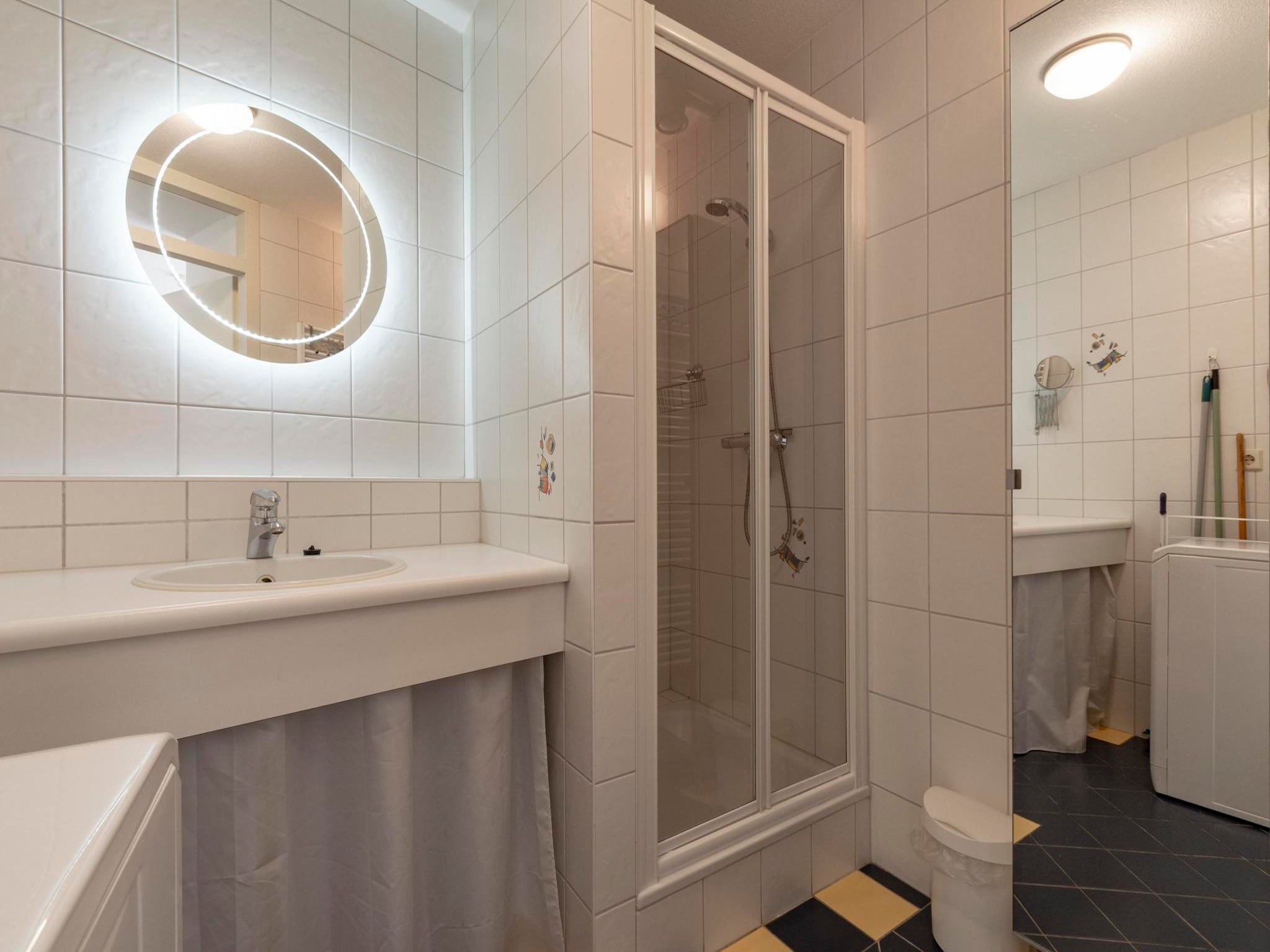 De badkamer van Wijde Blick 205 in Callantsoog