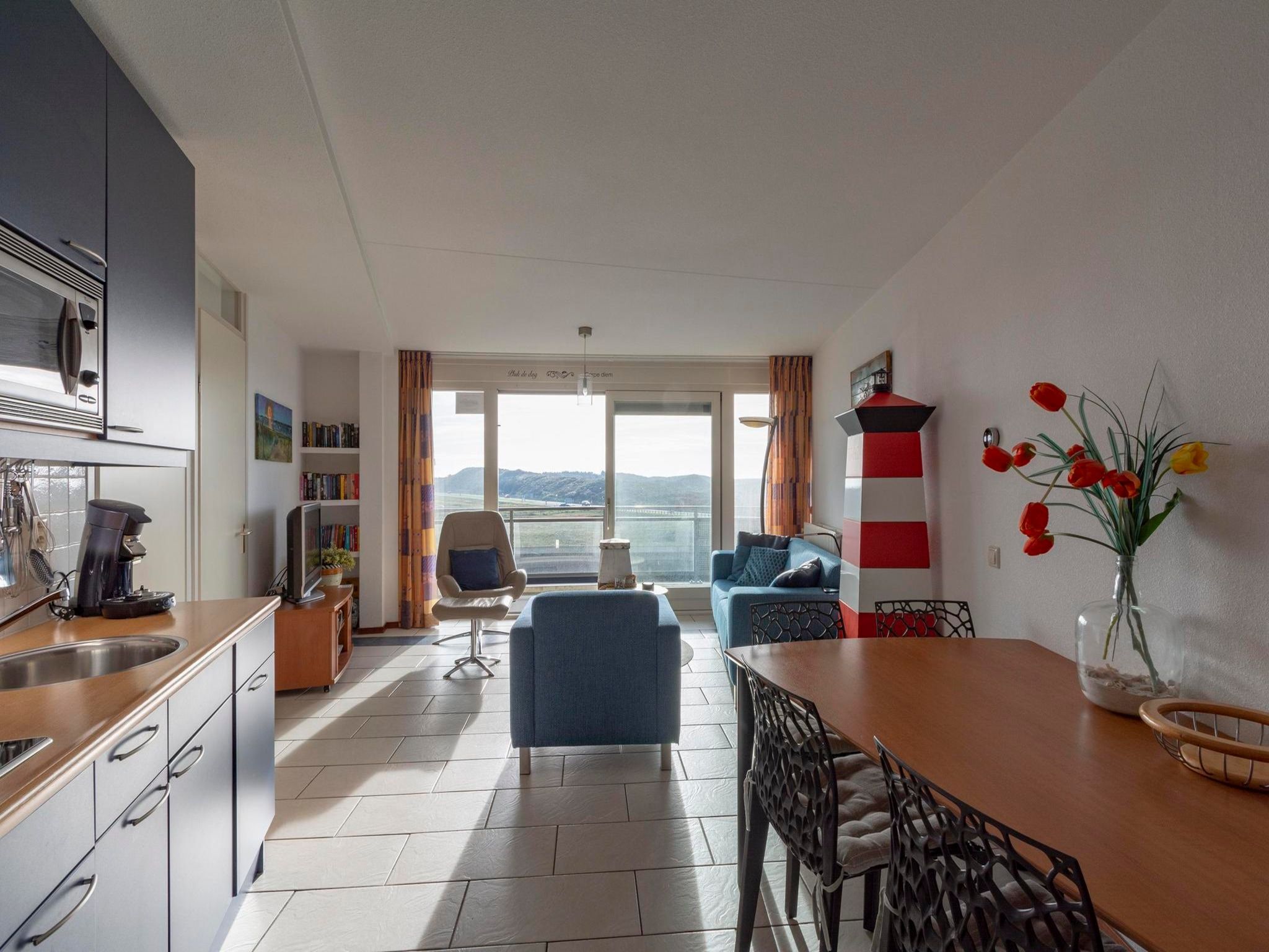 De woonkamer van Wijde Blick 205 in Callantsoog