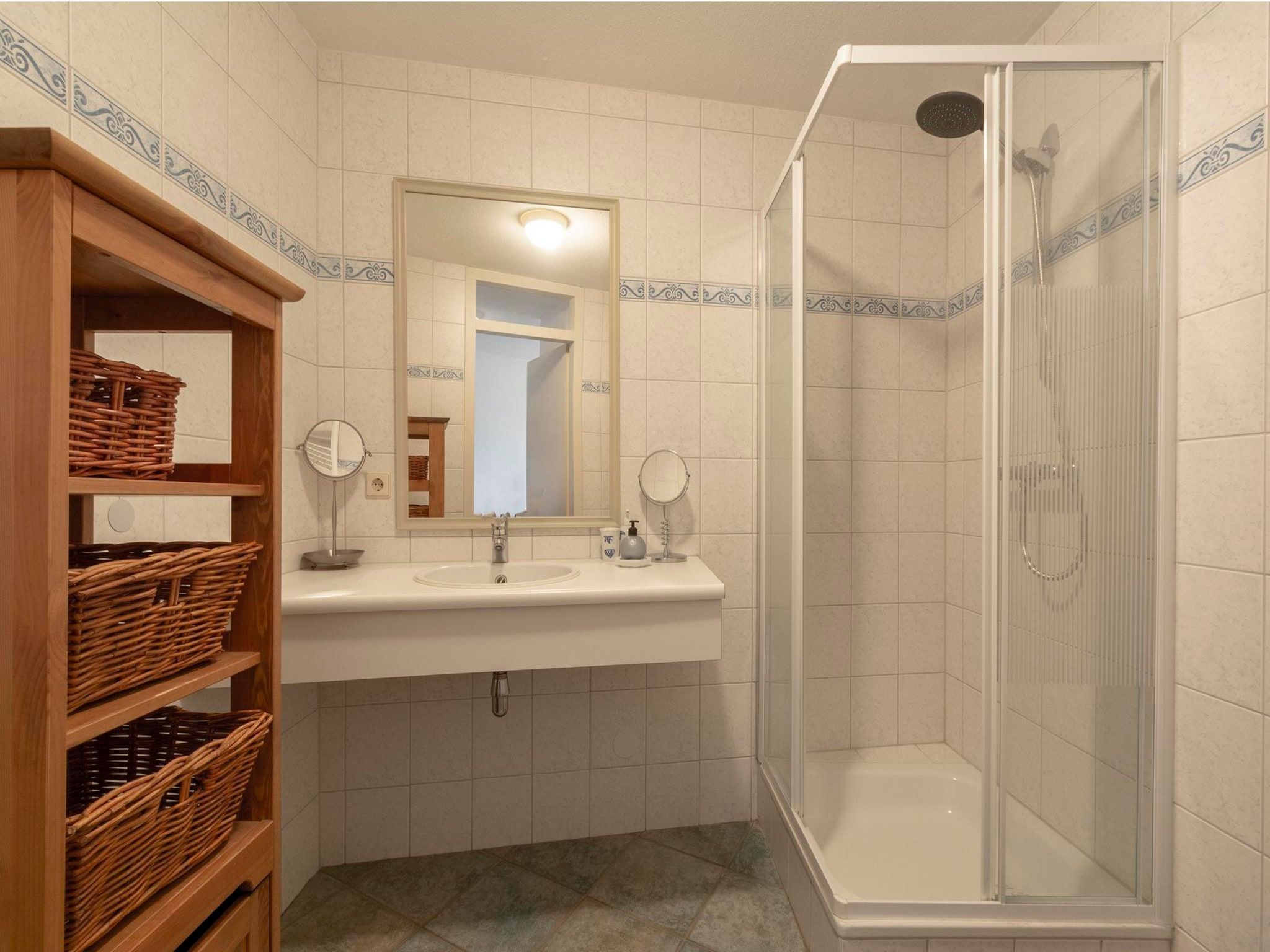 De badkamer van Wijde Blick 206 in Callantsoog