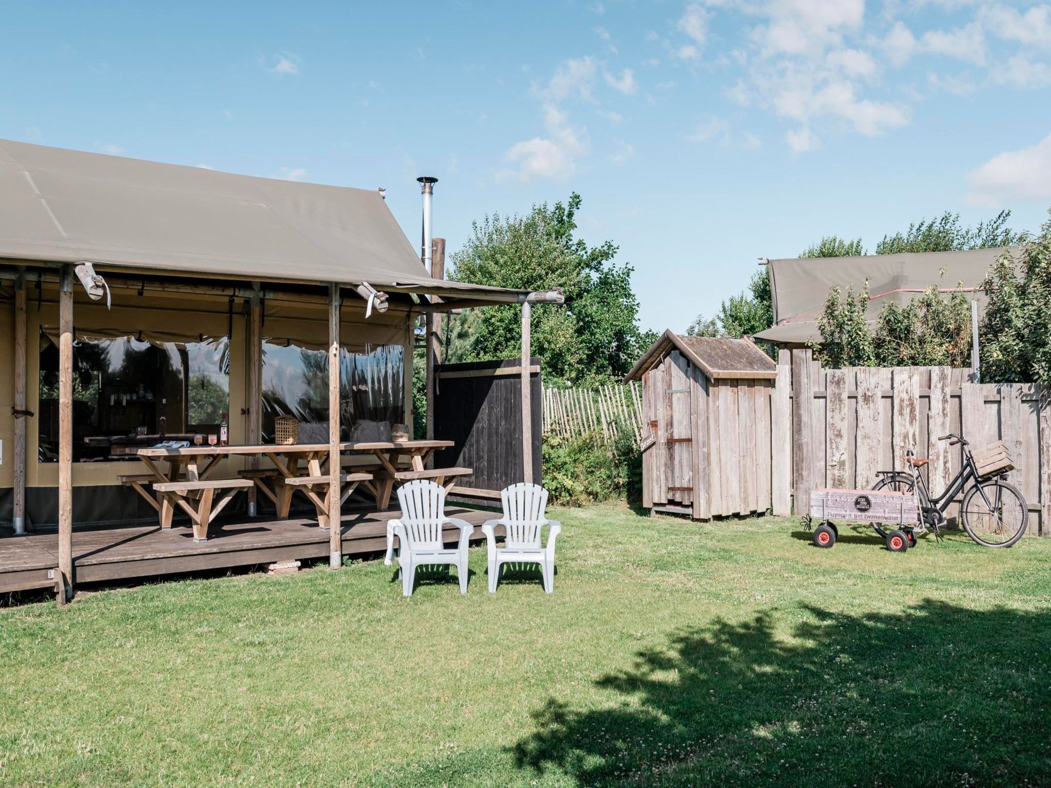 De buitenkant van Wood Lodge - Duynpark in Callantsoog