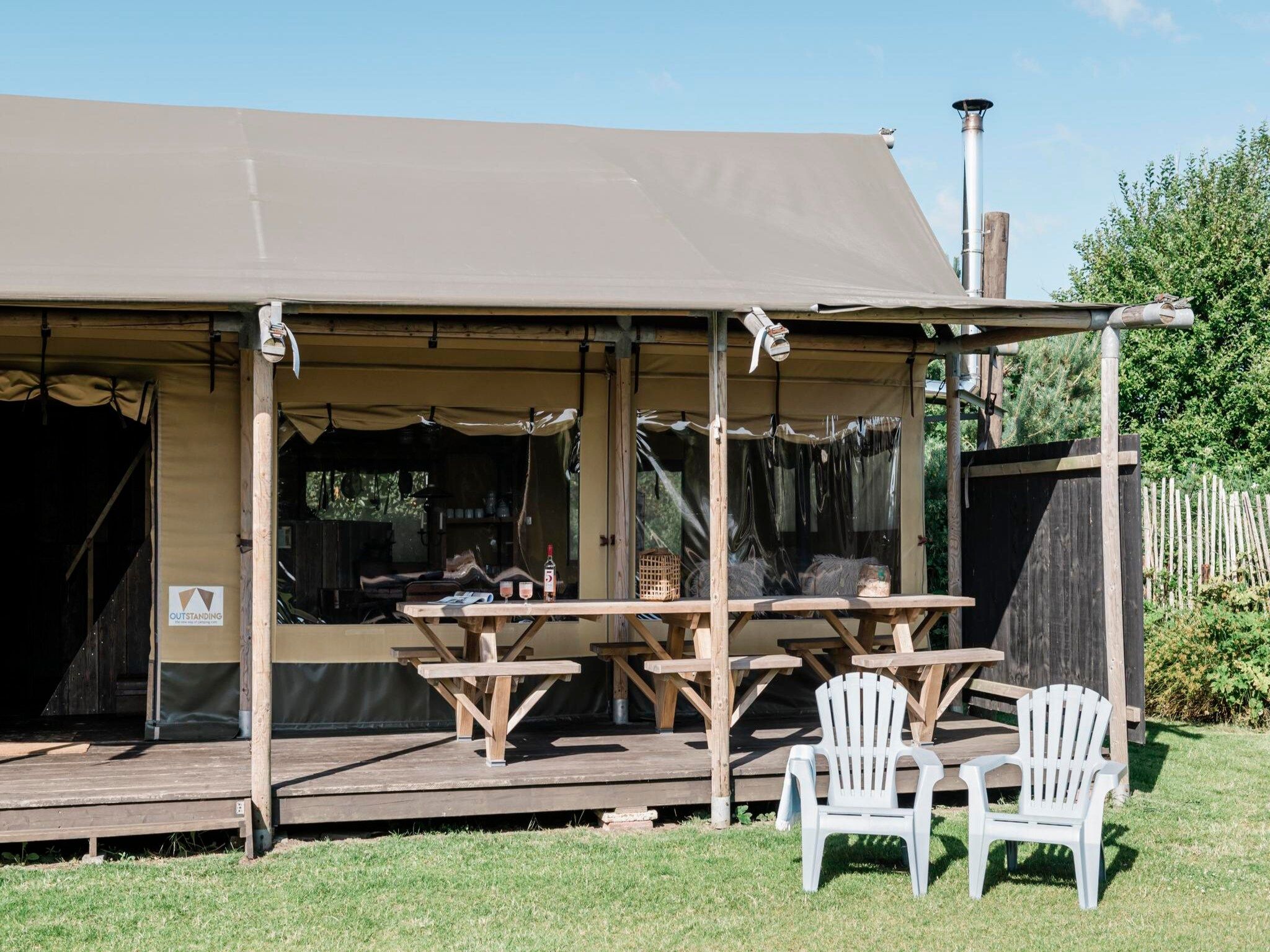 De buitenkant van Wood Lodge - Duynpark in Callantsoog
