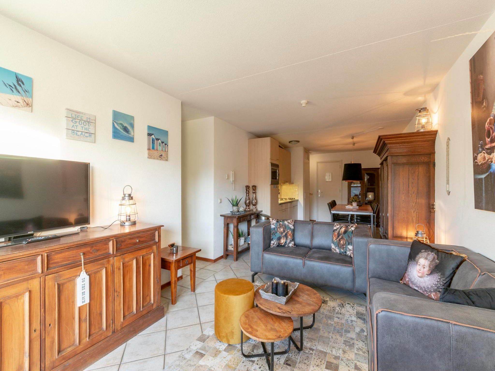 De woonkamer van Wijde Blick 210 in Callantsoog