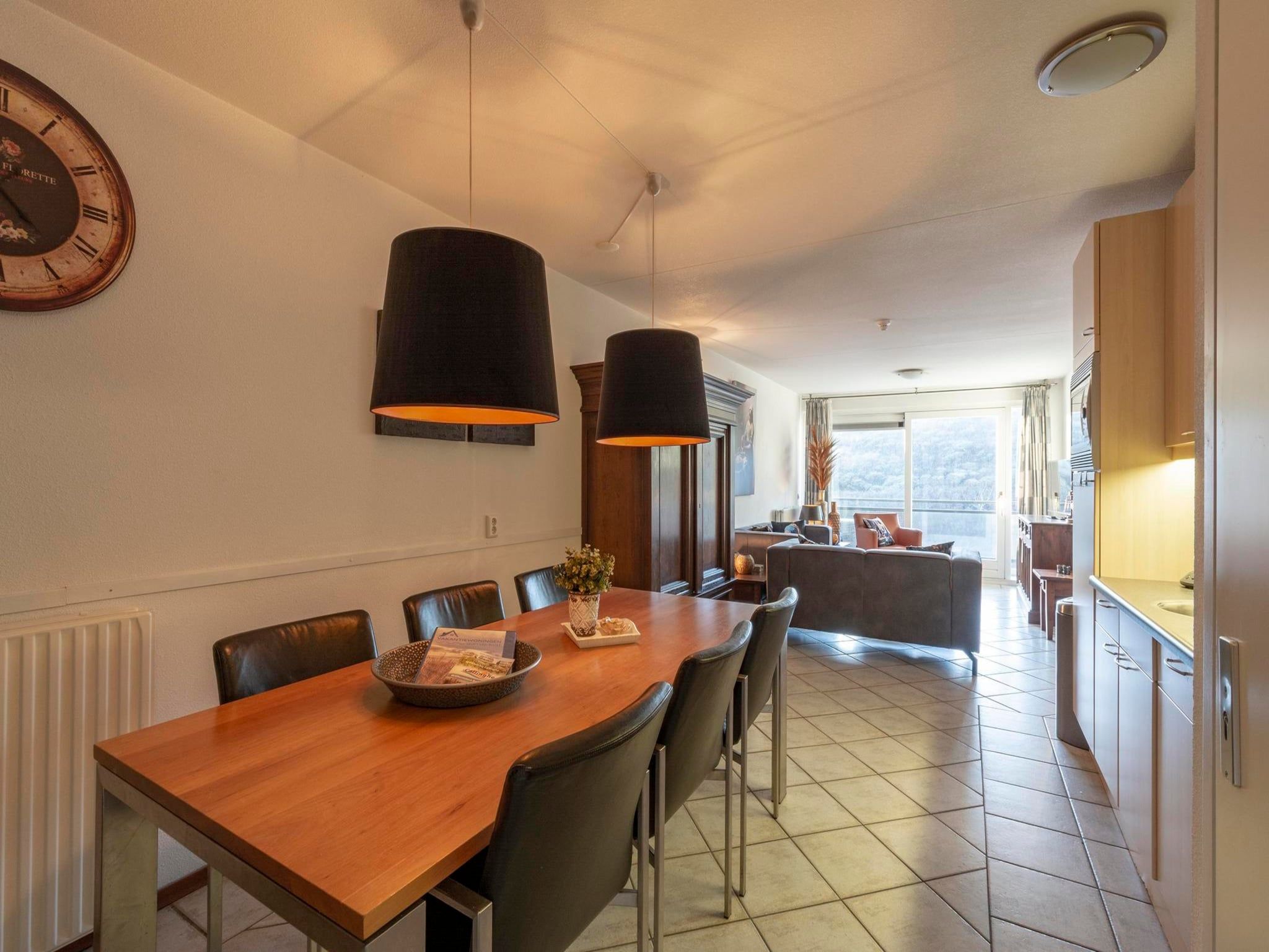 De eetkamer van Wijde Blick 210 in Callantsoog