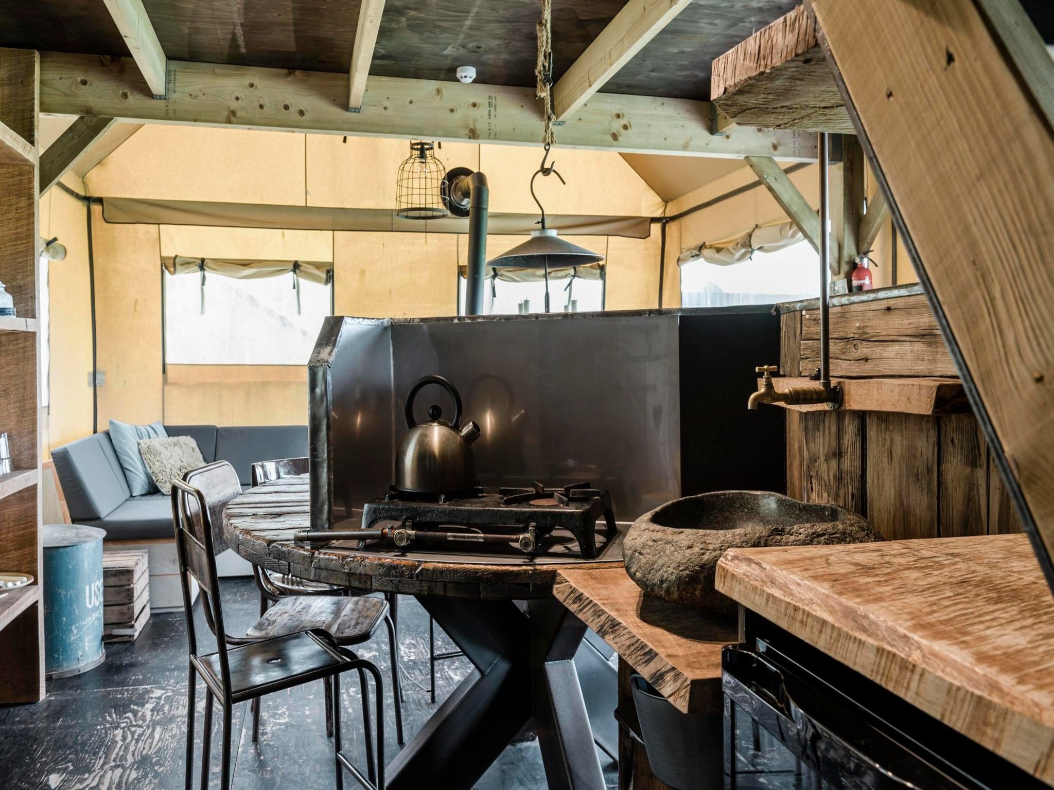 De keuken van Wood Lodge Luxe - Duynpark in Callantsoog