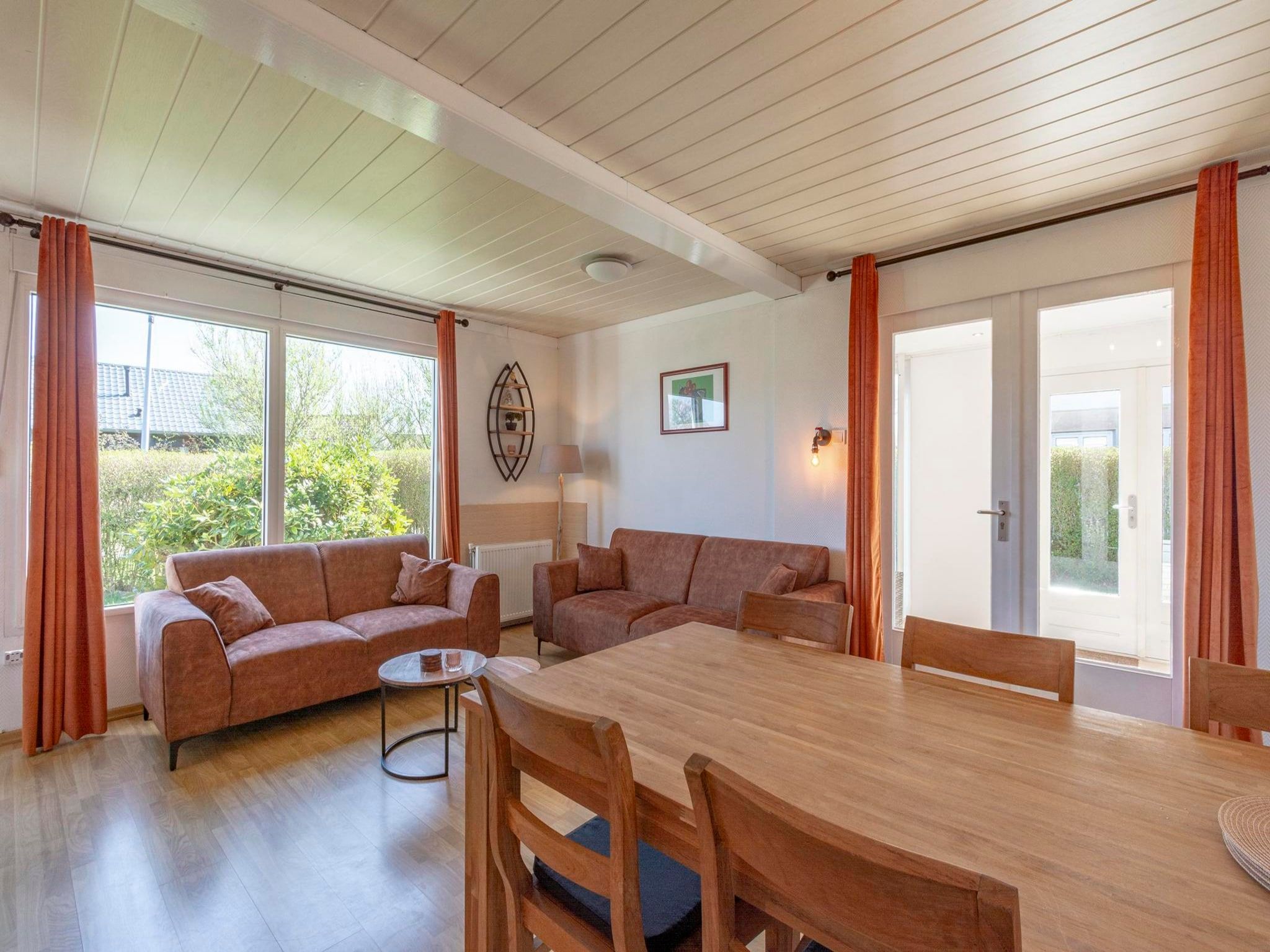 De eetkamer van Keizerskroon 58 in Julianadorp aan Zee