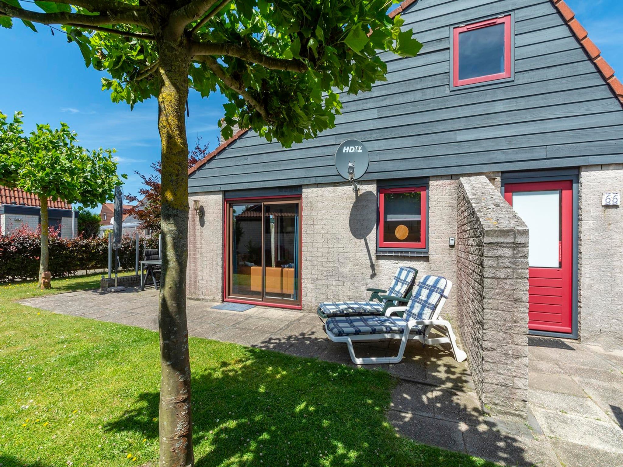 De tuin van Yperhof 66 in Julianadorp aan Zee