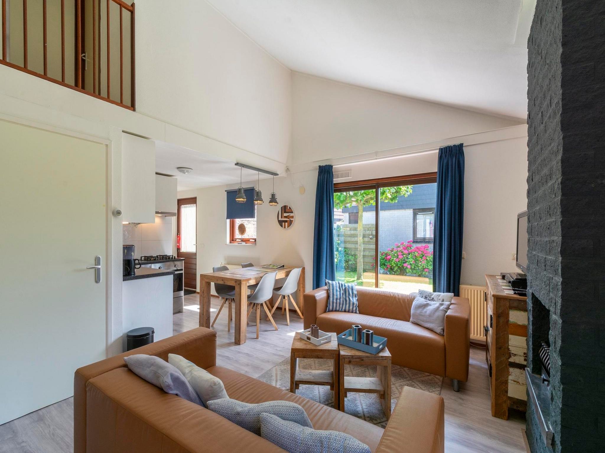 De woonkamer van Yperhof 66 in Julianadorp aan Zee