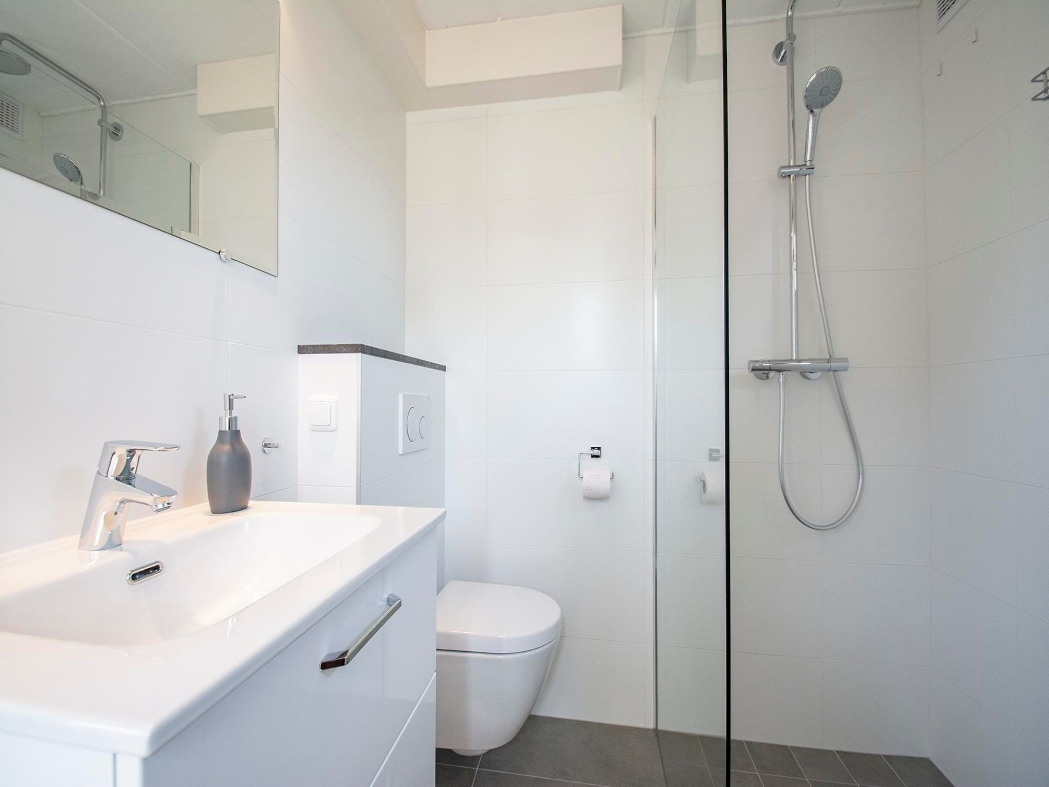 De badkamer van Yperhof 66 in Julianadorp aan Zee