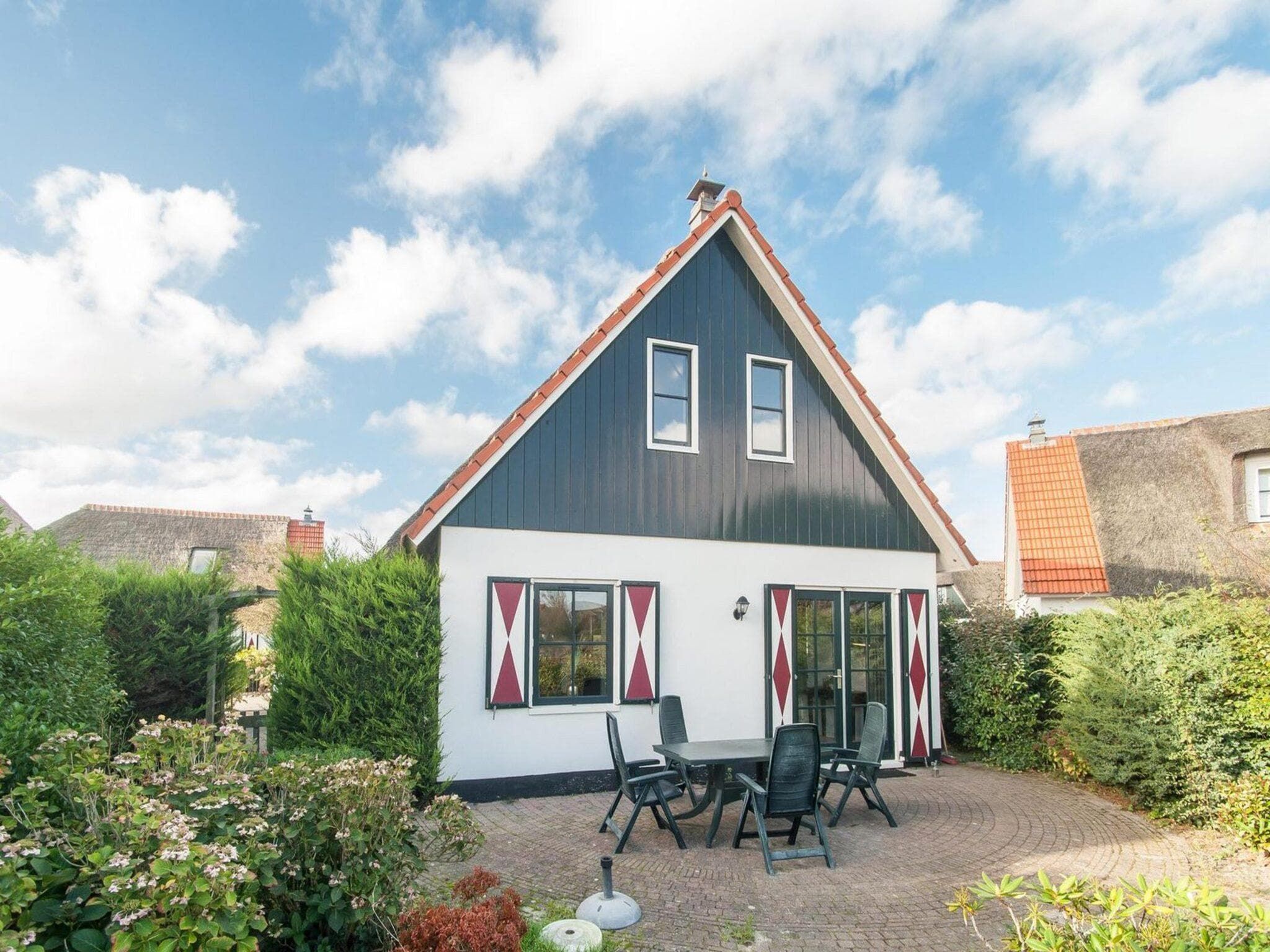 De buitenkant van De Buitenplaats 42 in Callantsoog