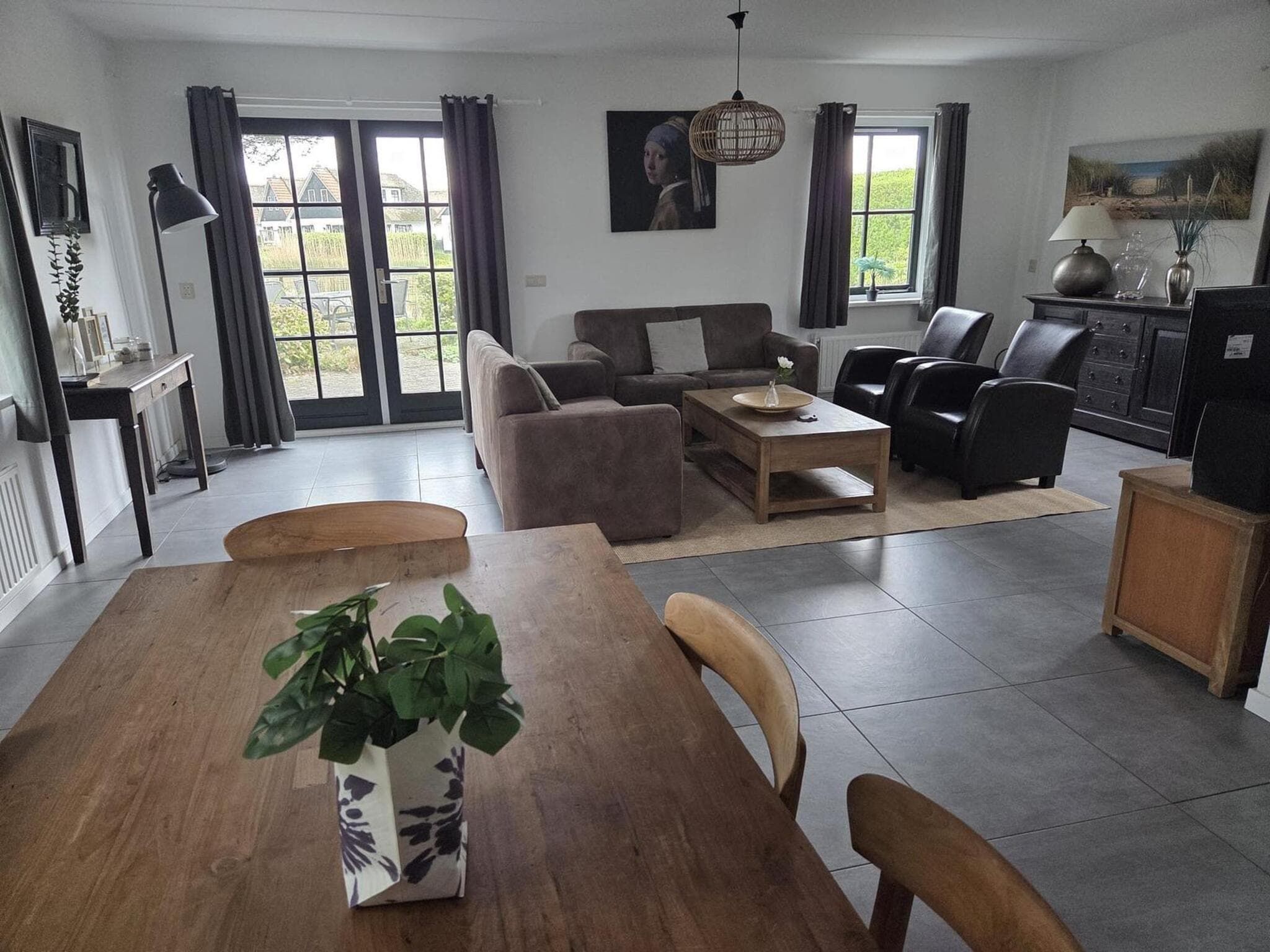 De woonkamer van De Buitenplaats 42 in Callantsoog