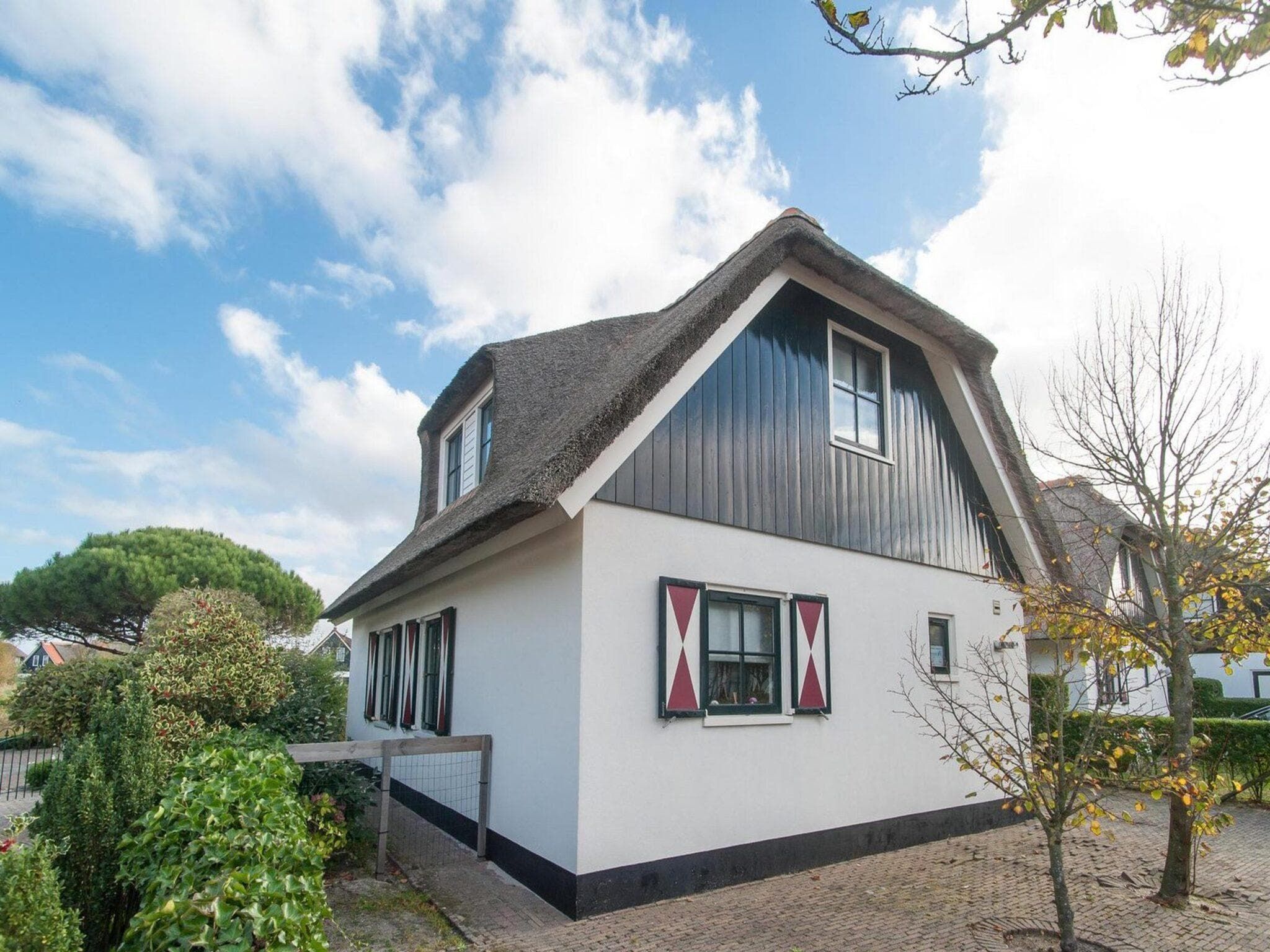 De buitenkant van De Buitenplaats 42 in Callantsoog