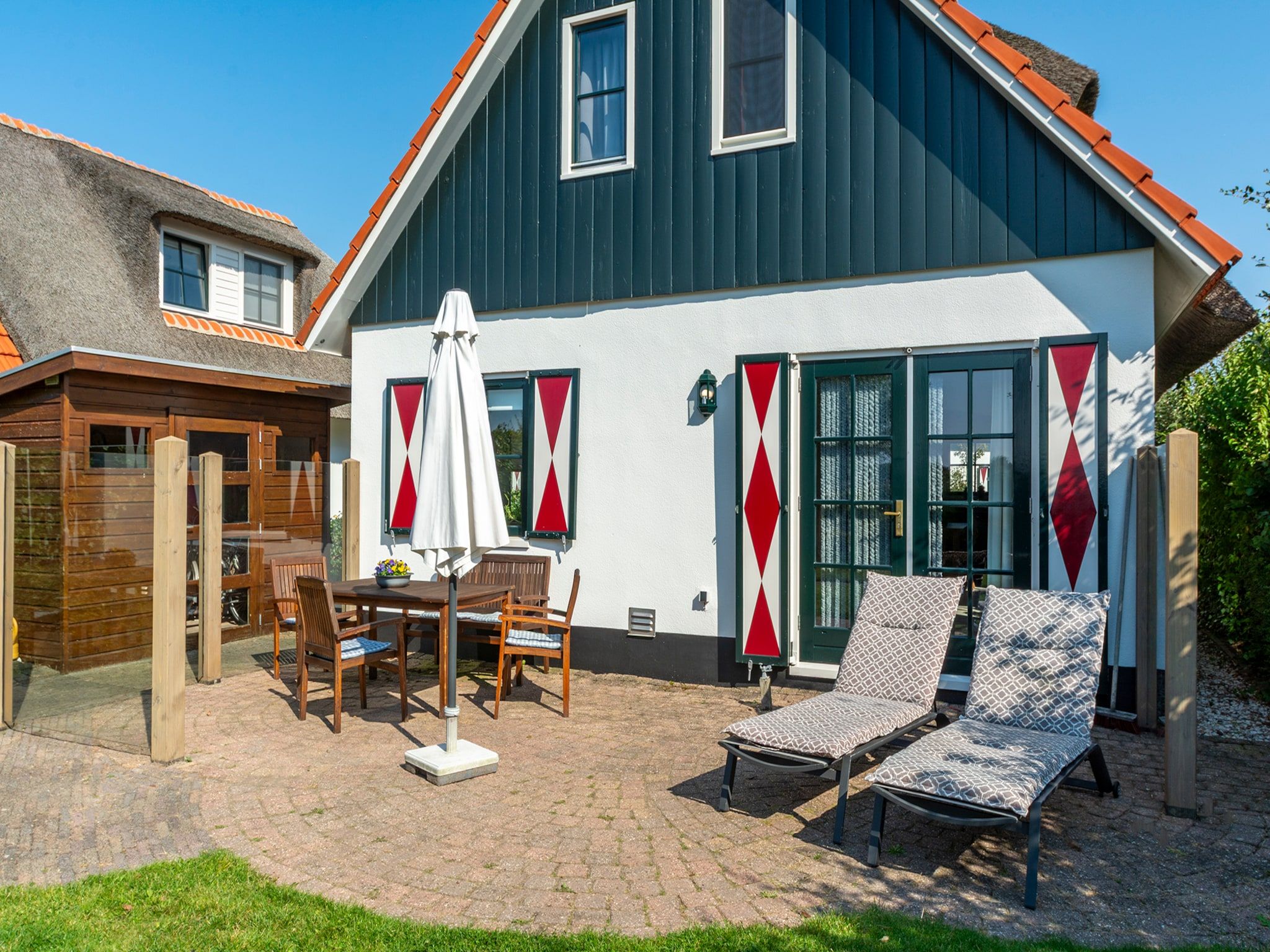Het terras van De Buitenplaats 7 in Callantsoog
